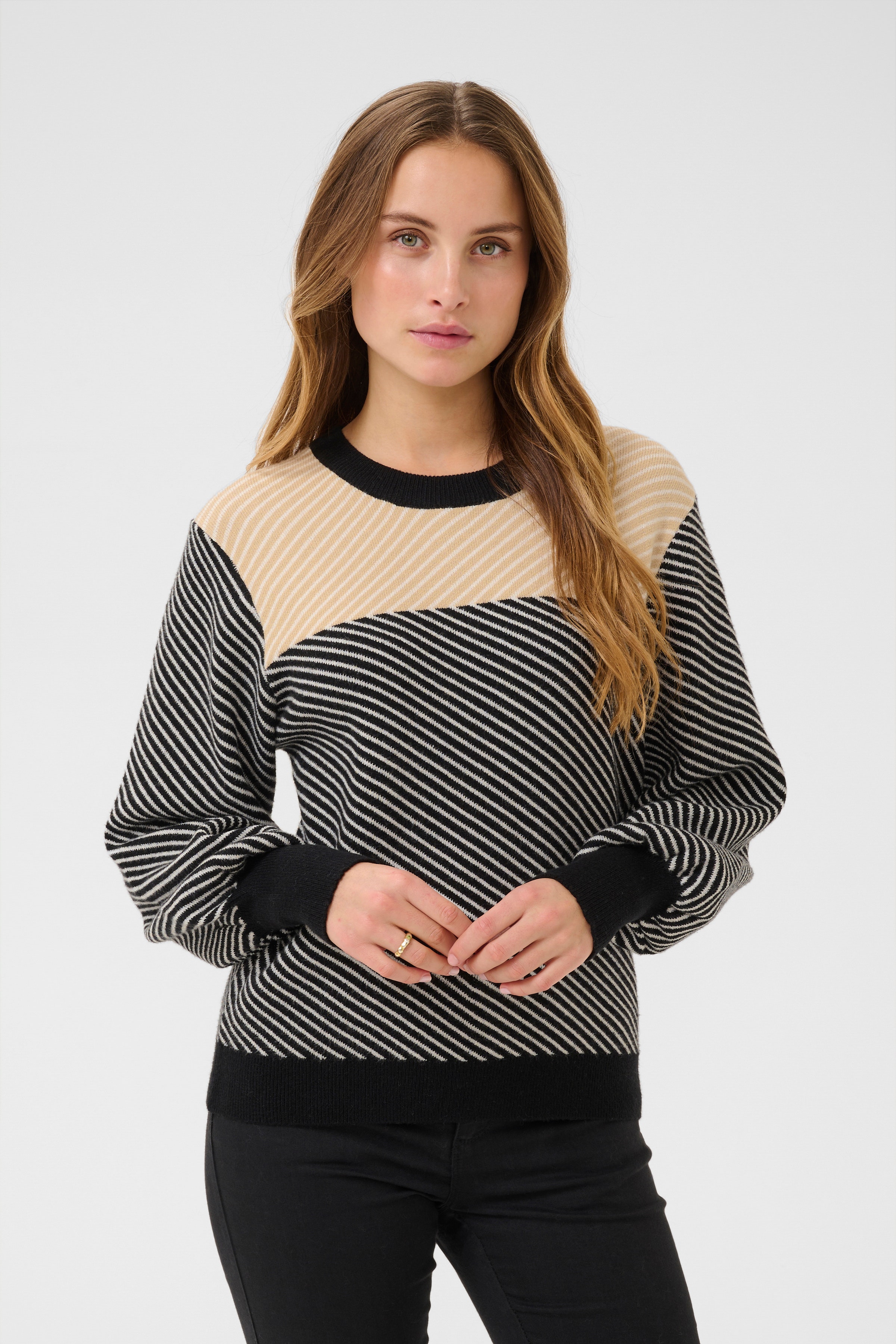 BPmiona Pullover LOOKBOOK FRONT 10590918-107354B