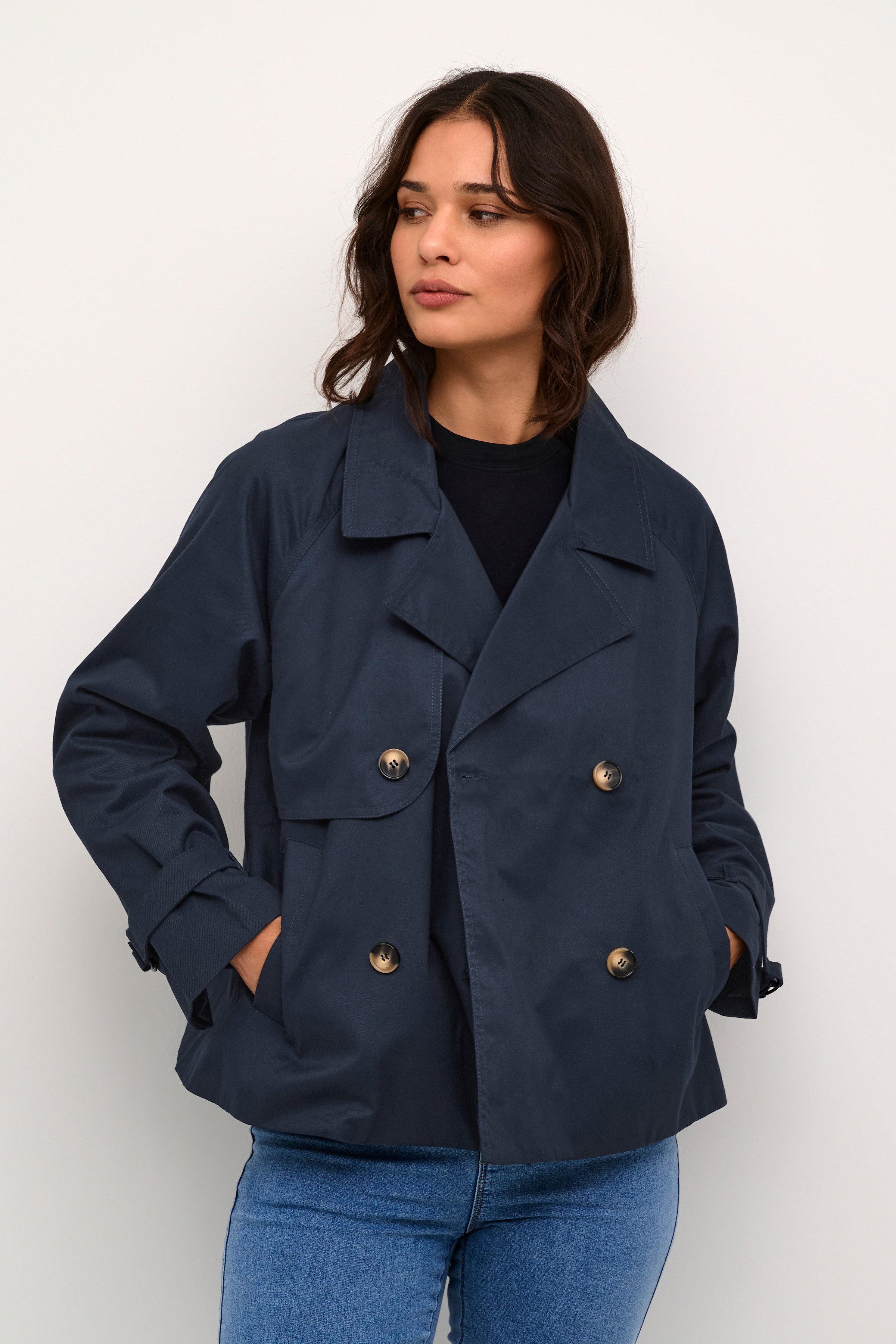 KAelise Kurzer Trenchcoat LOOKBOOK FRONT 10508302-194020