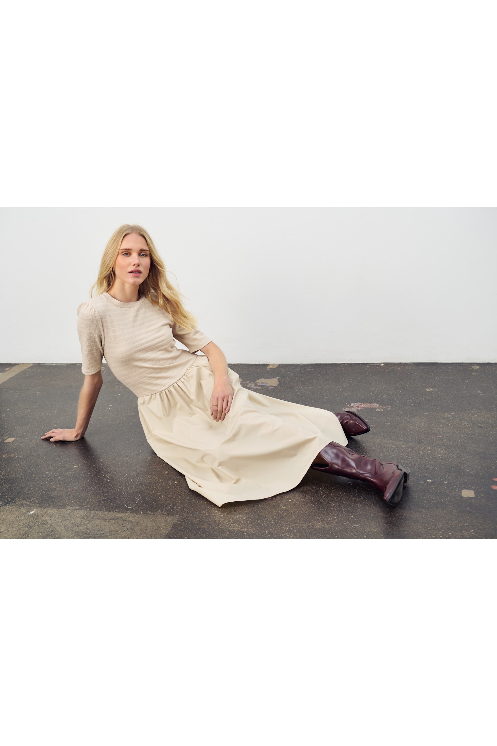 LucianaSZ Kleid LOCATION NONE 30514237-130607