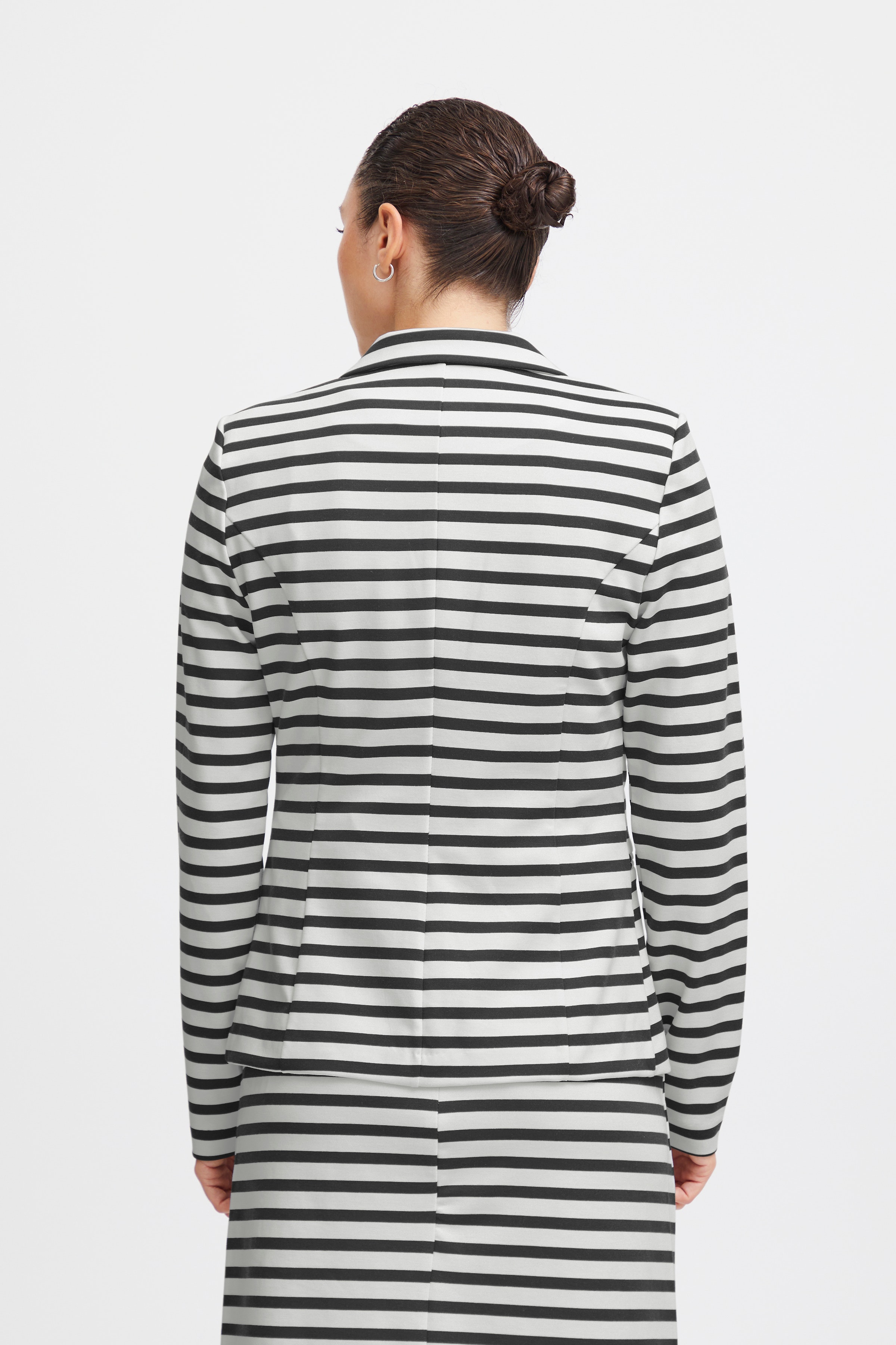 IHKATE Blazer LOOKBOOK BACK 20120503-202756