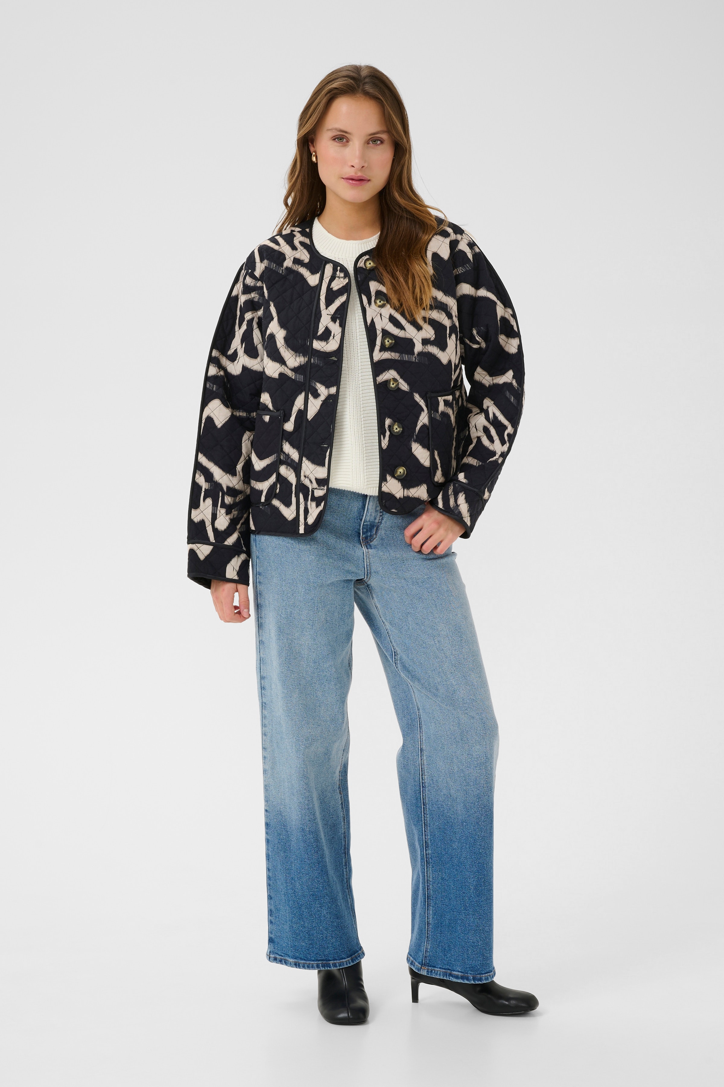 KAkayla Casual Jacke LOOKBOOK FRONT 10510157-107701