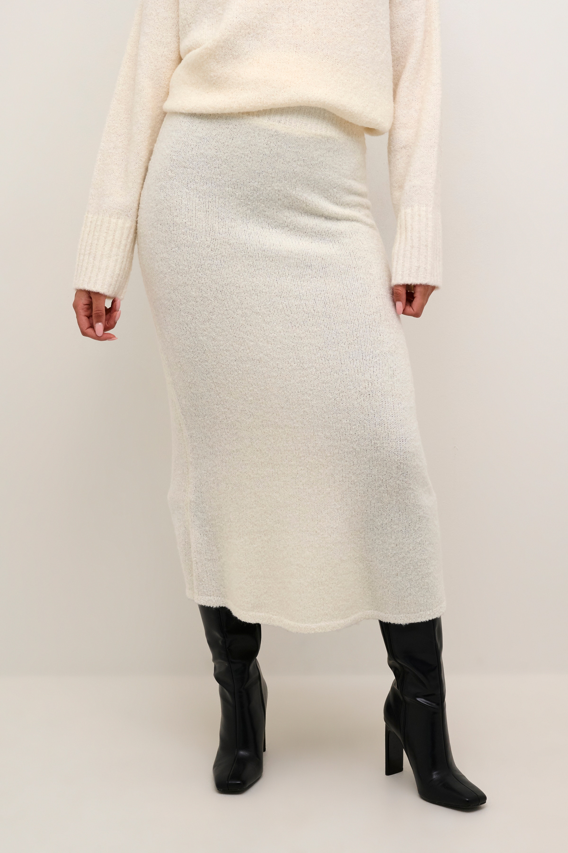 KAmanu Skjørt LOOKBOOK FRONT 10509156-110602