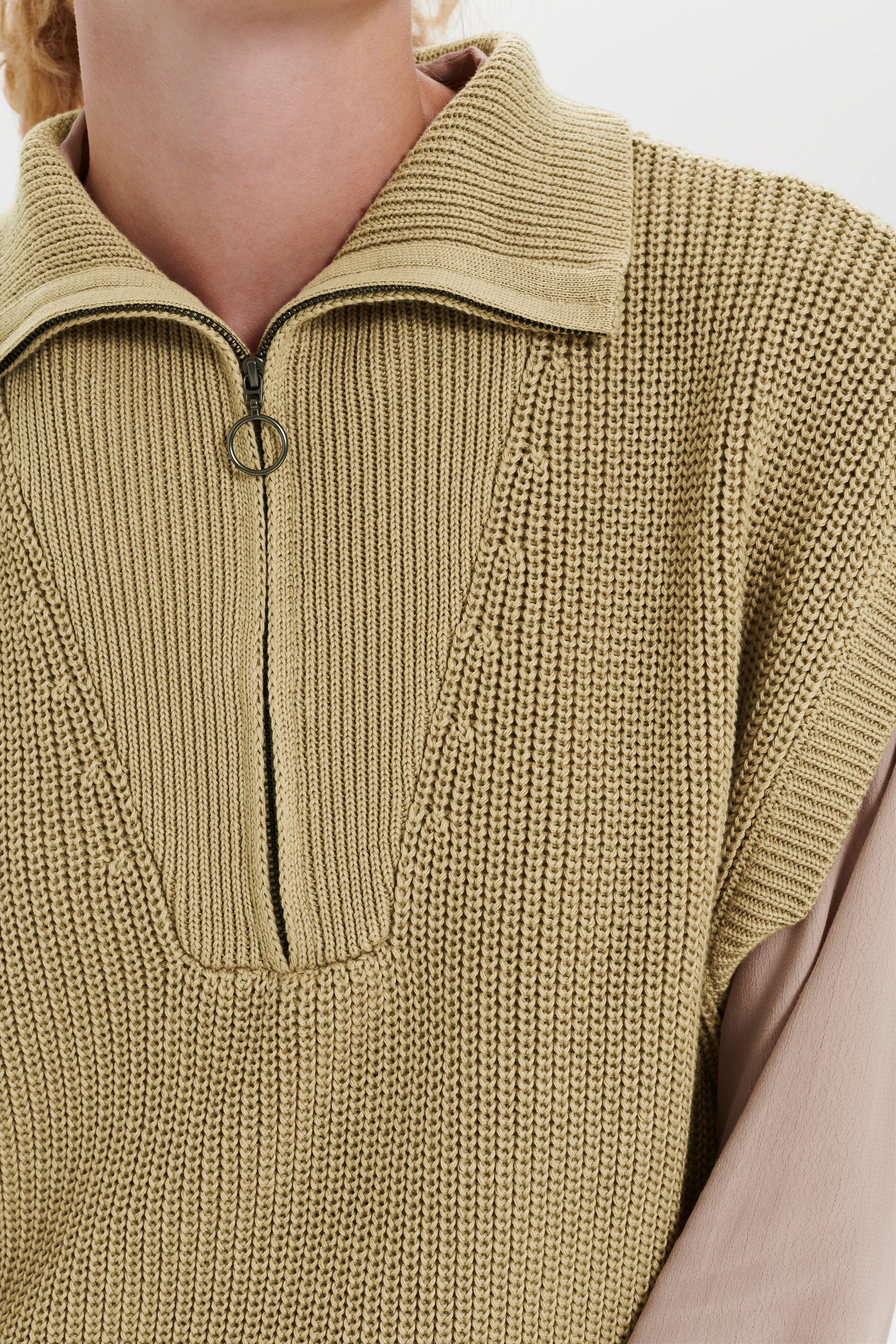 IdunSZ Vest

 LOOKBOOK DETAIL 30511858-151306