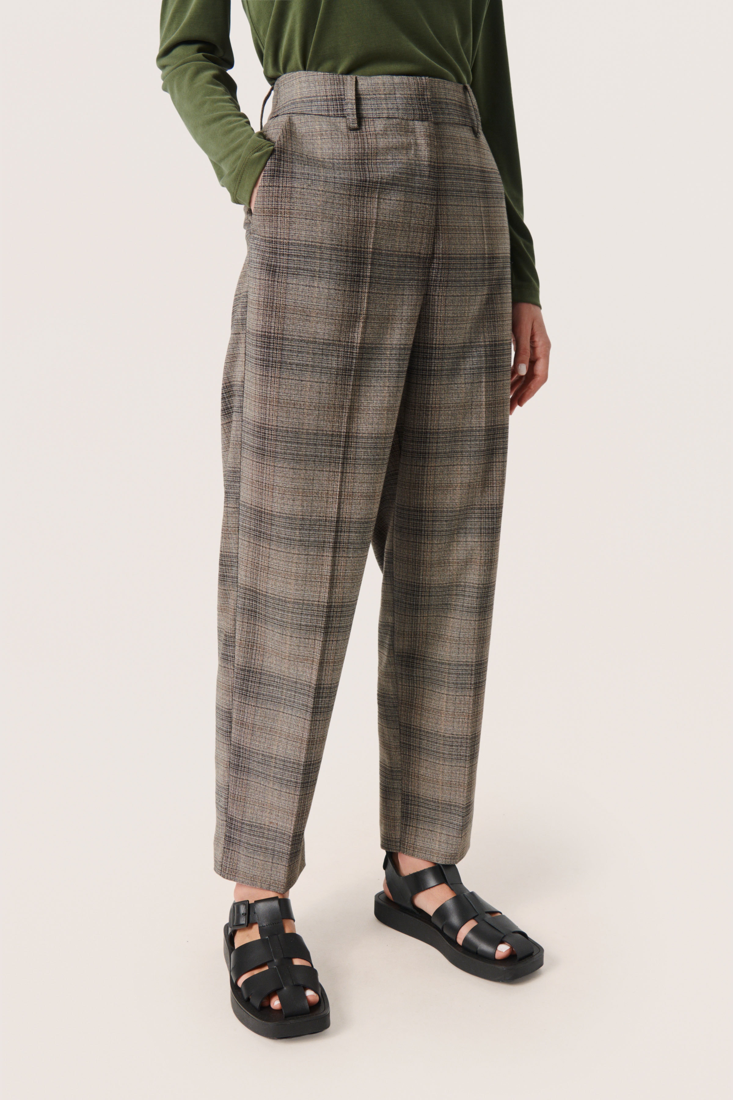 SLStorie Trousers LOOKBOOK FRONT 30406982-302405