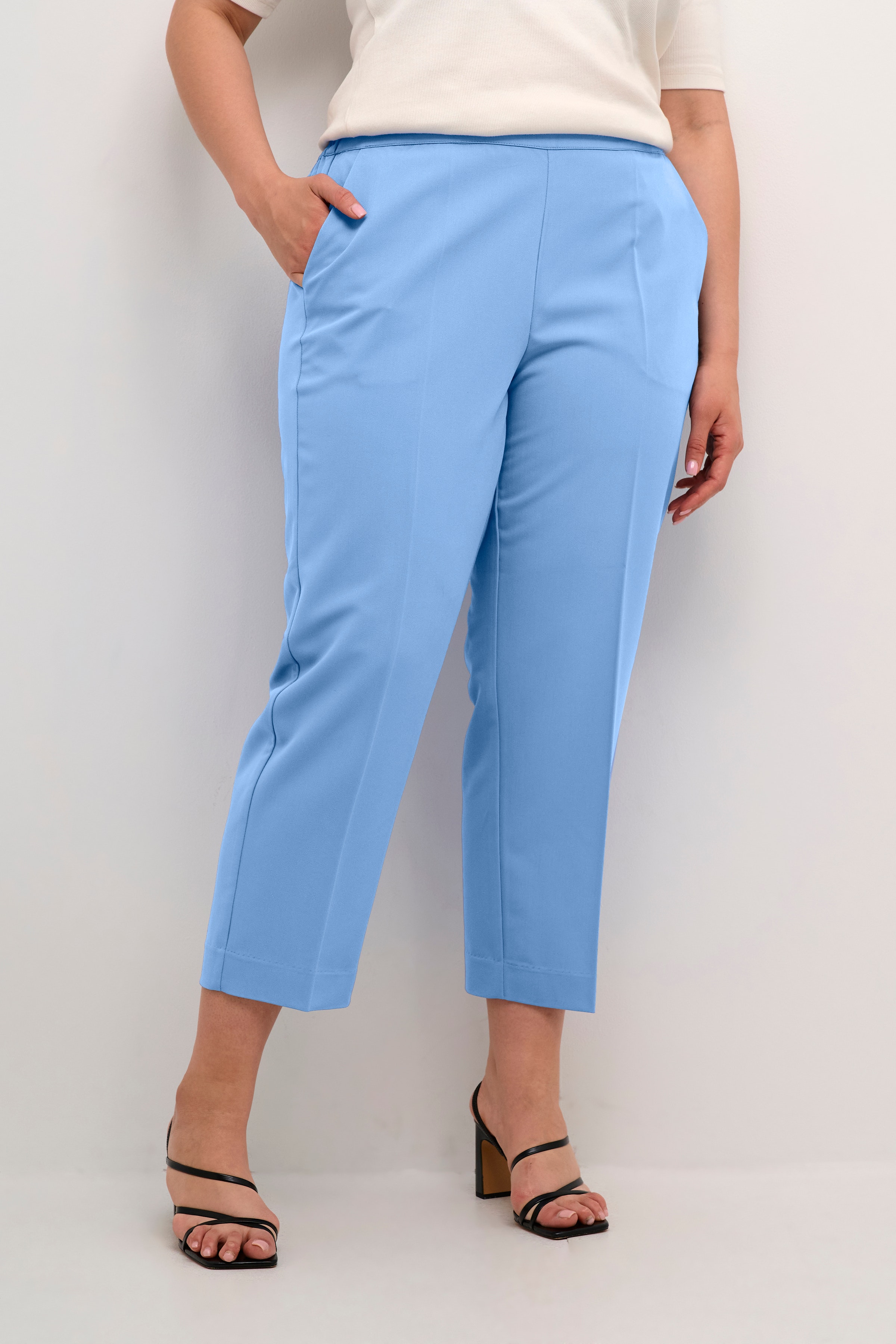 KCsakira Cropped Broek LOOKBOOK FRONT 10580650-183936