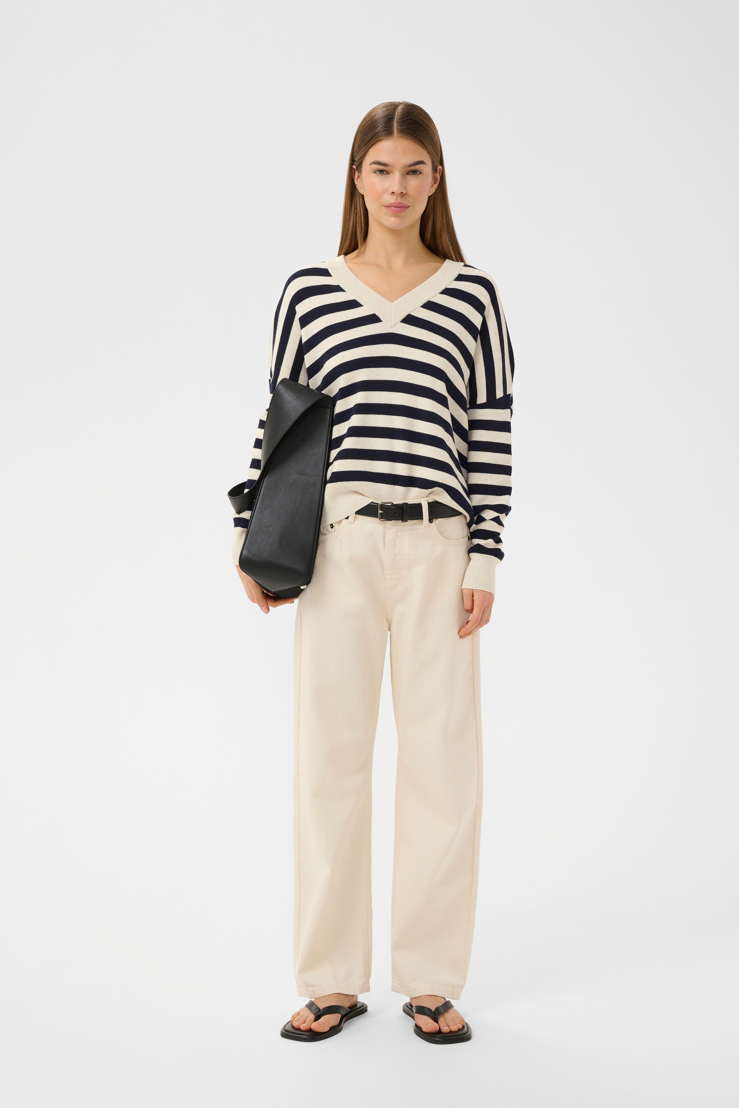 FosterIW V-neck Pullover LOOKBOOK FRONT 30106899-900006896