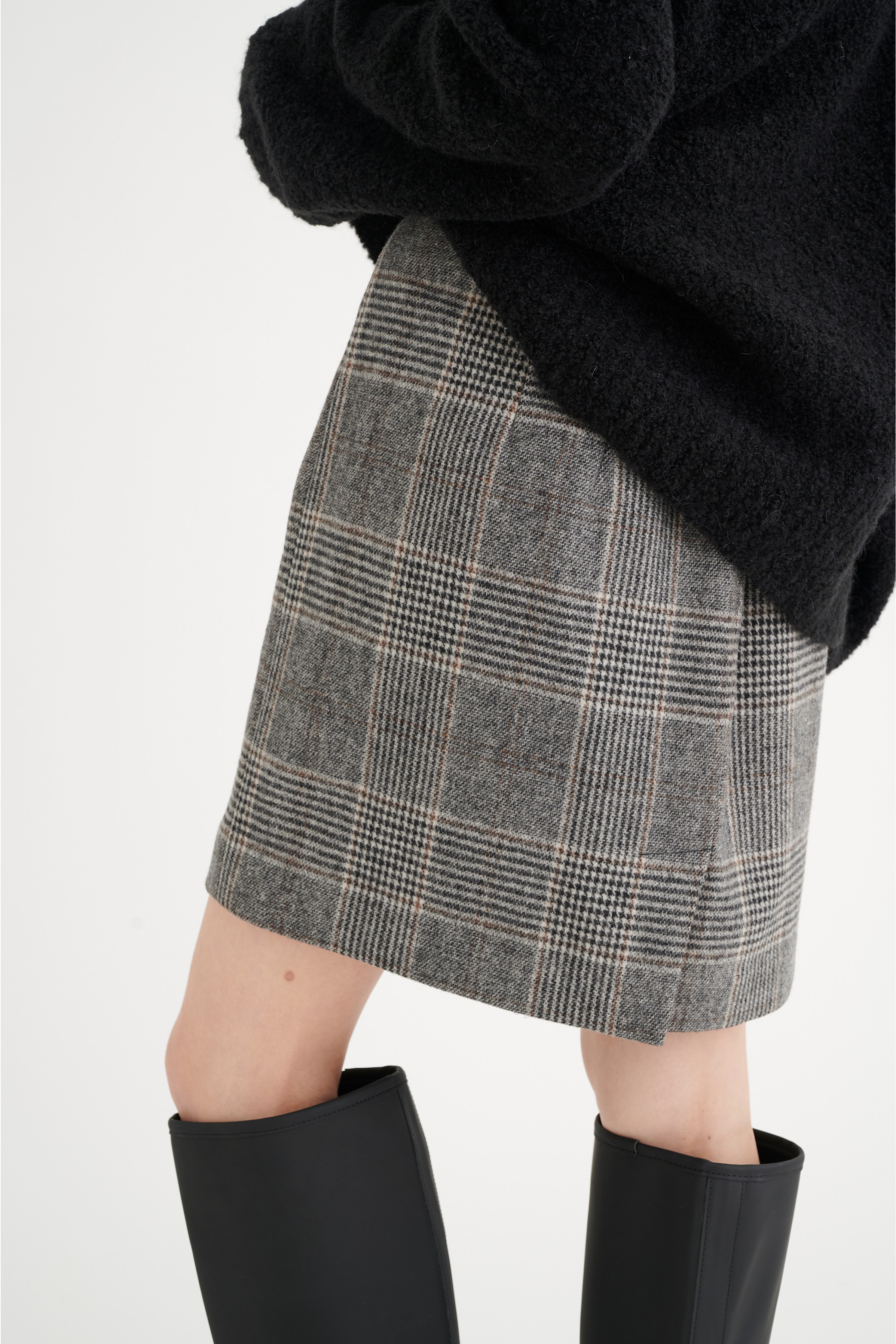 TuvaIW Kjol LOOKBOOK FRONT 30106522-300488