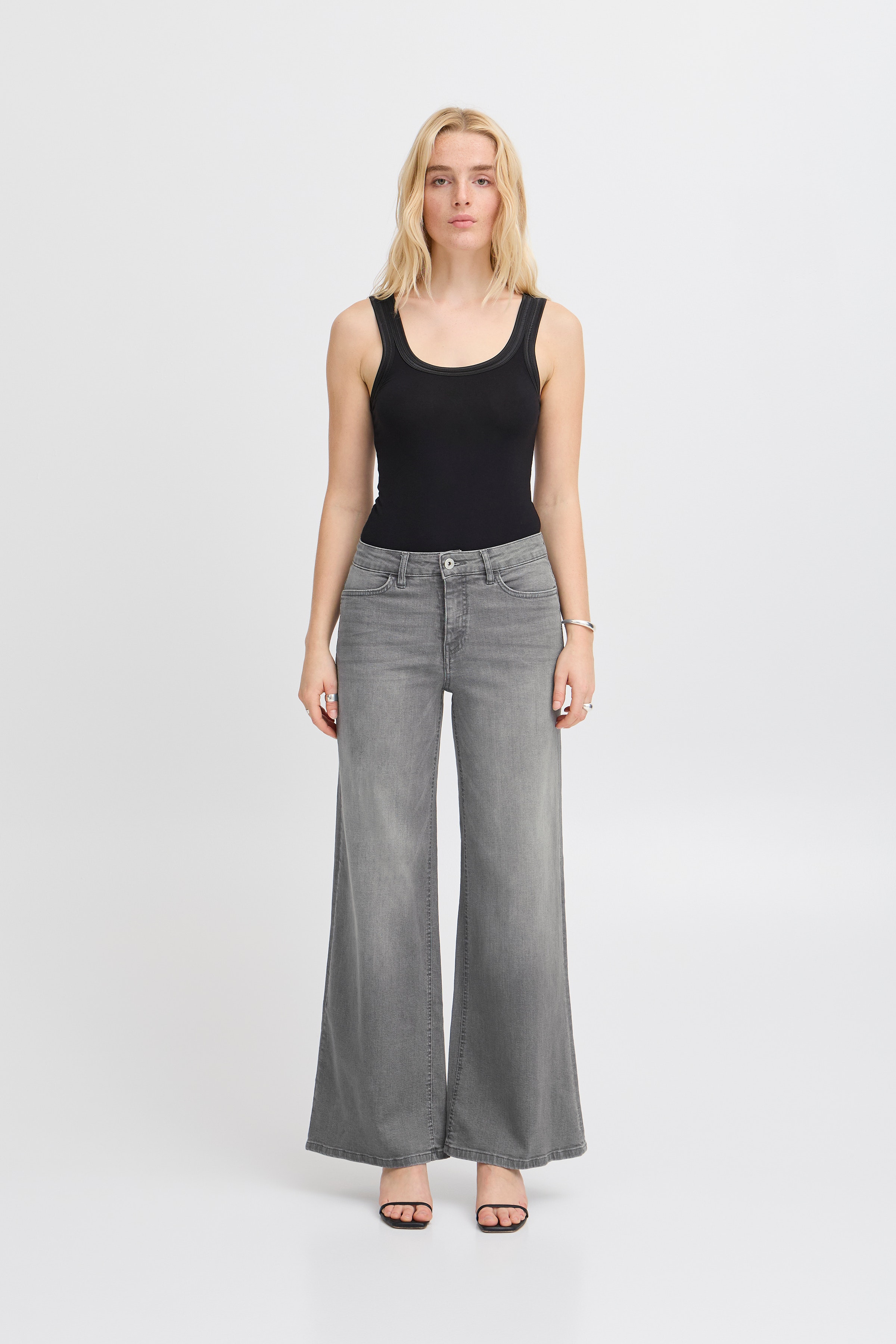 IHTWIGGY WIDE Jeans LOOKBOOK FRONT 20119022-200344