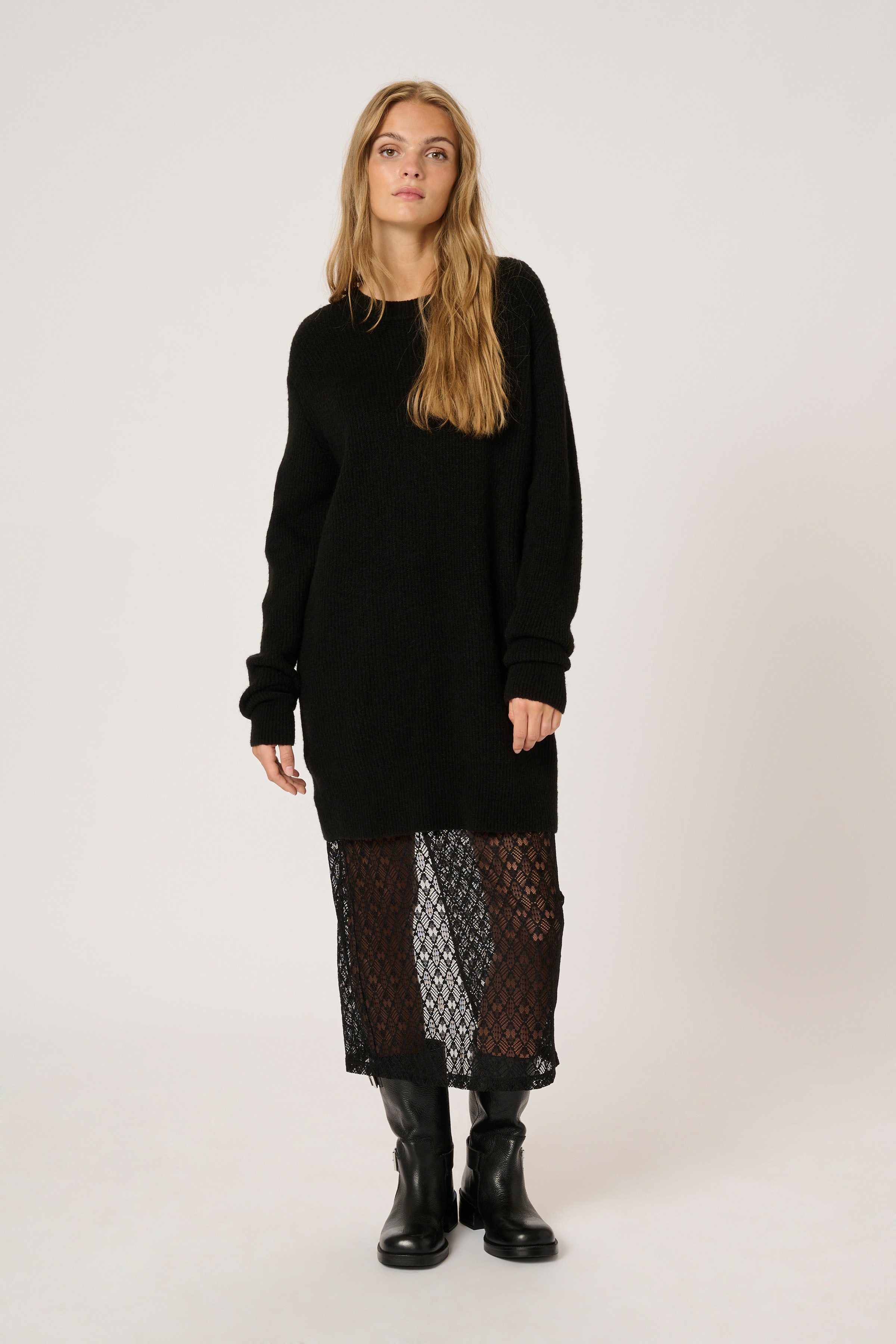 LunaMW Oversize Lange Trui LOOKBOOK FRONT 10704956-100031