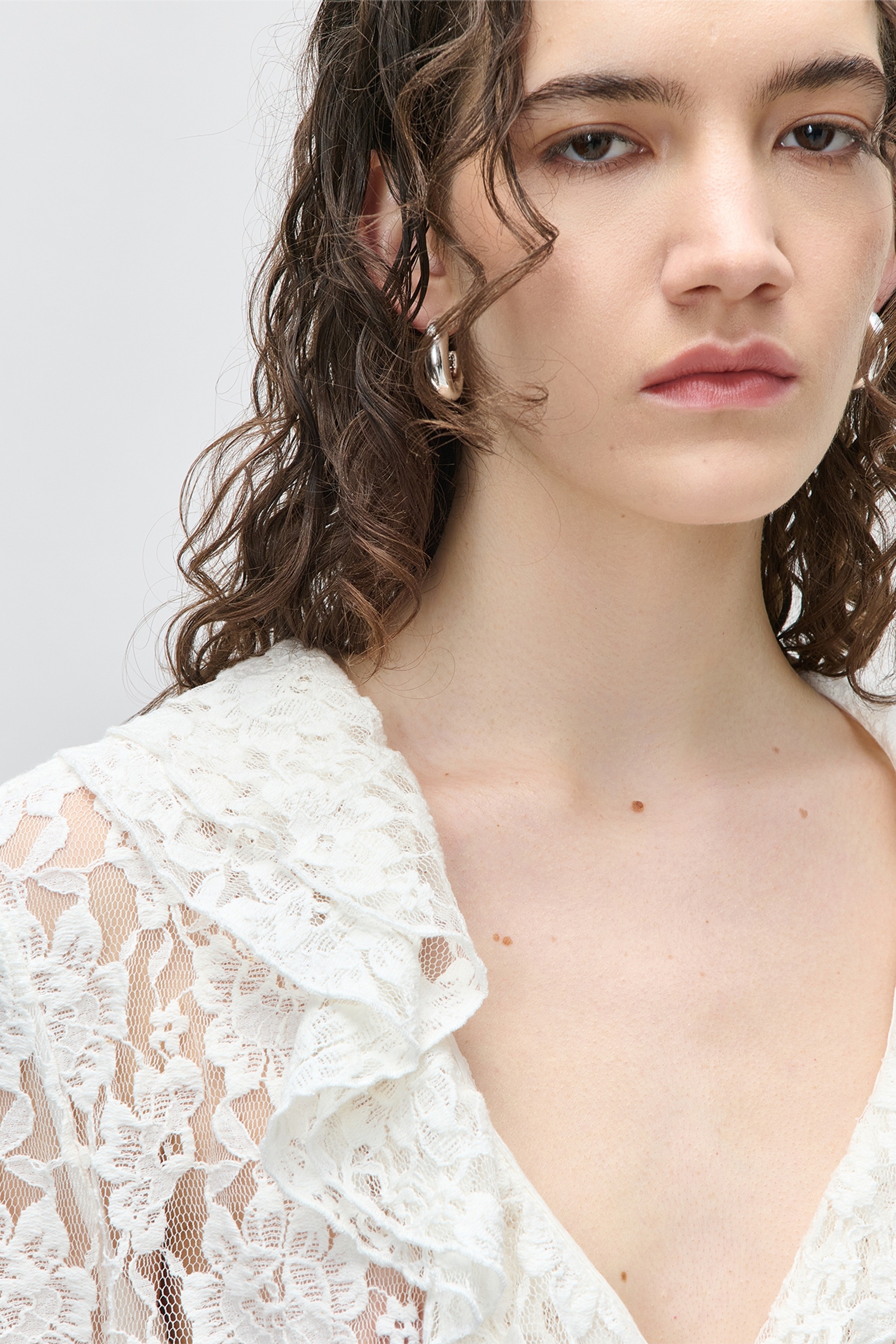 TIERRA BLOUSE LOOKBOOK DETAIL 30600584-WH010