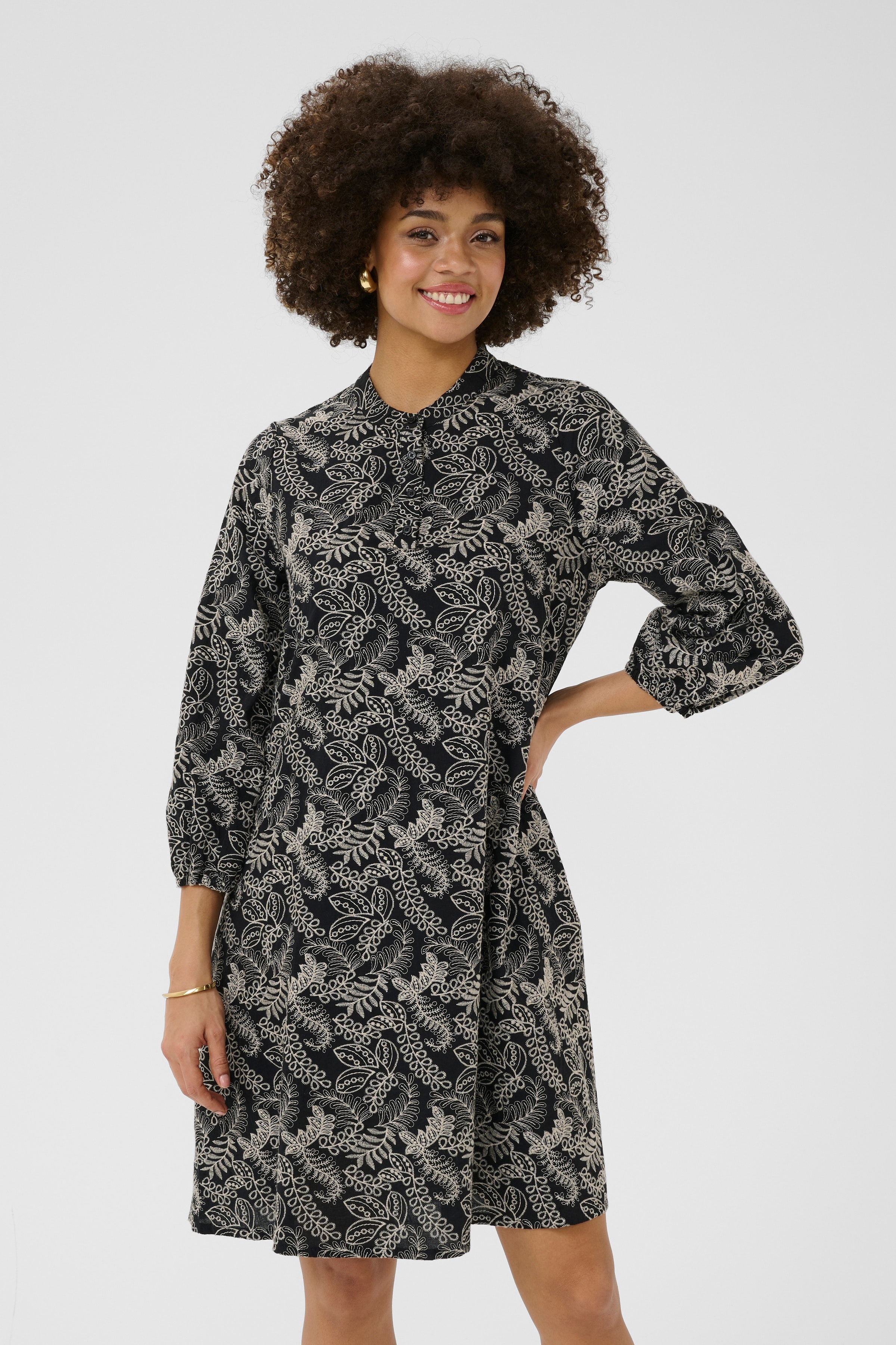CUtaylar Kjole med broderi LOOKBOOK FRONT 50112126-108168