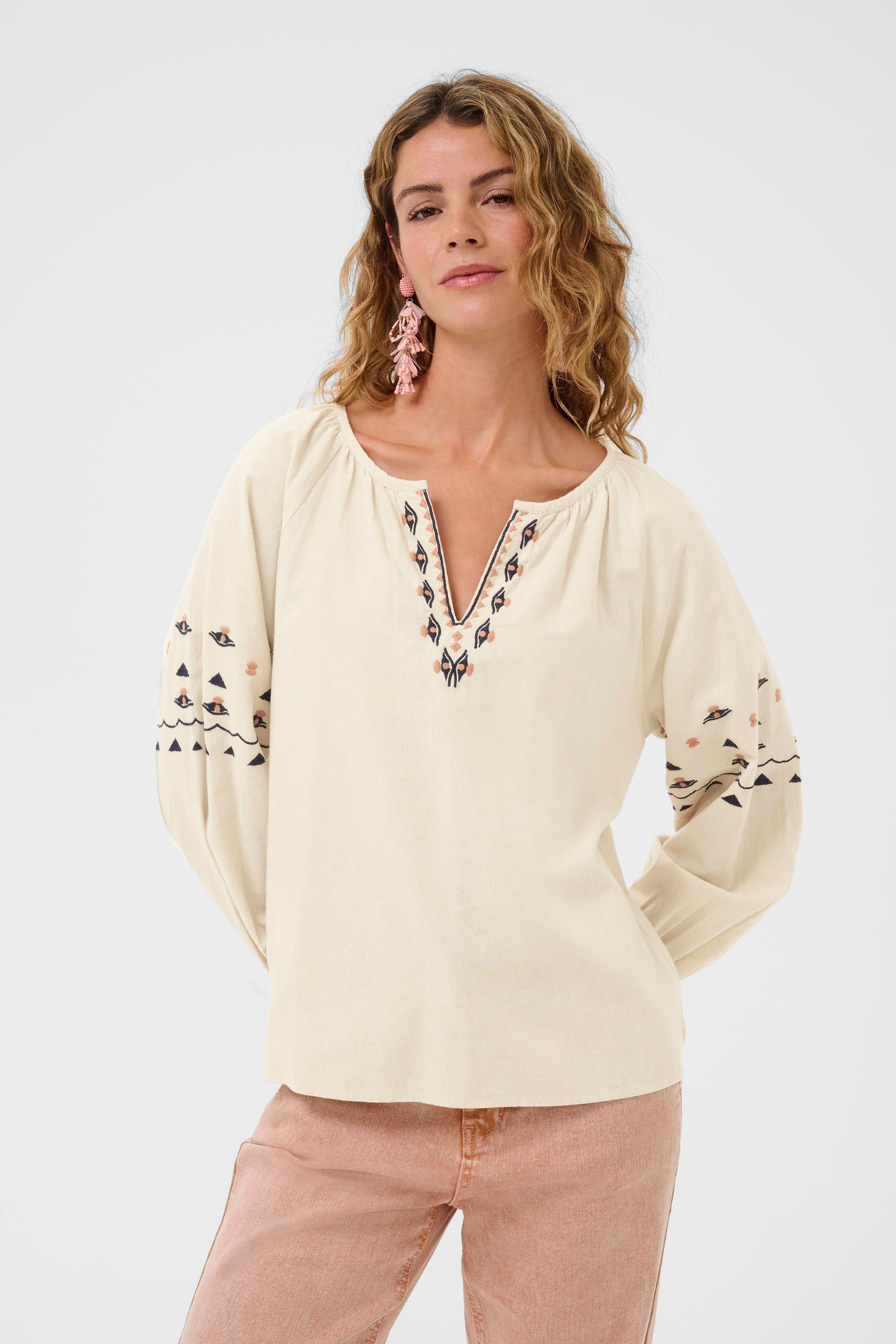 CRAgate Bluse LOOKBOOK FRONT 10614667-130401