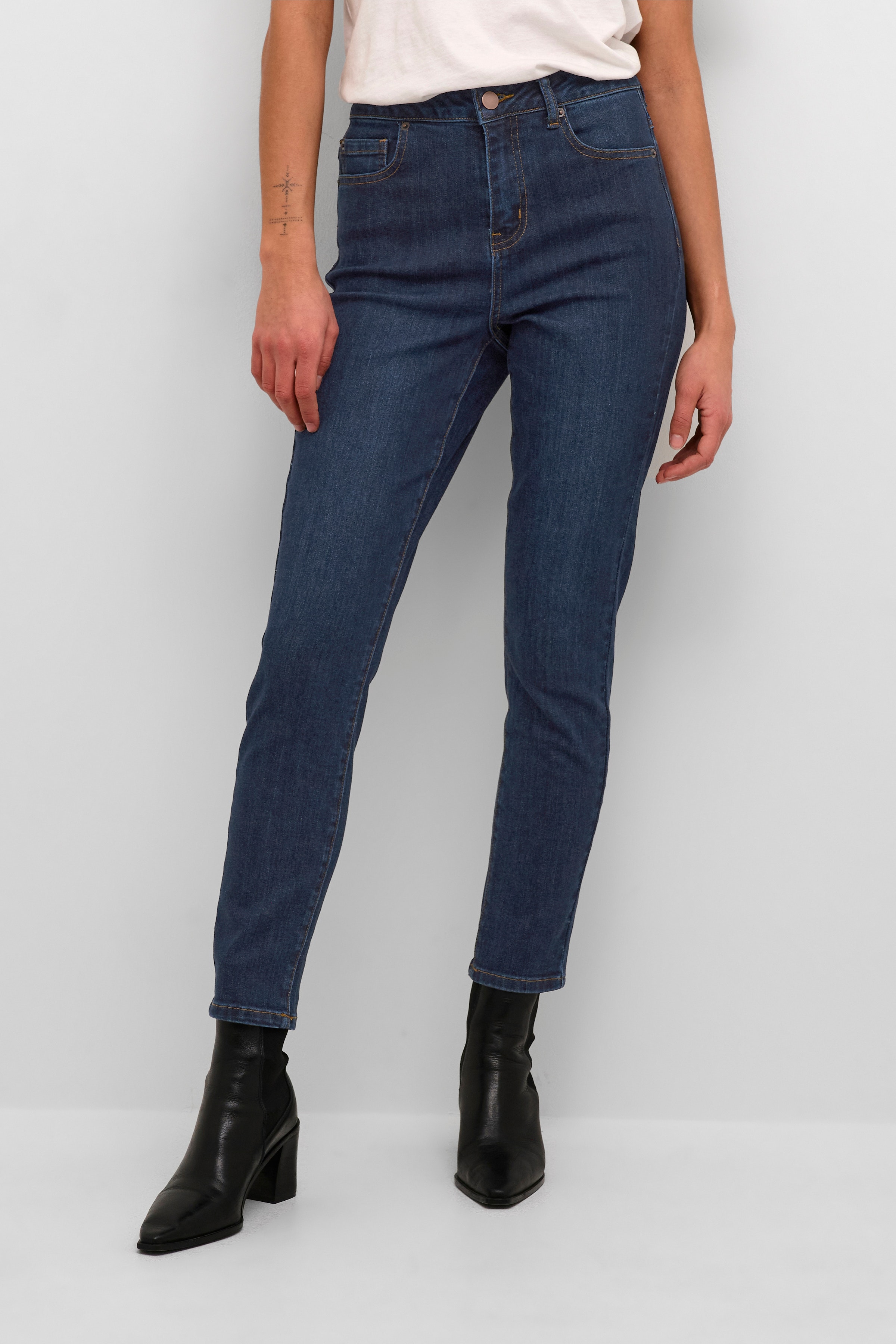 KAsinem Cropped Jeans LOOKBOOK FRONT 10506130-100316