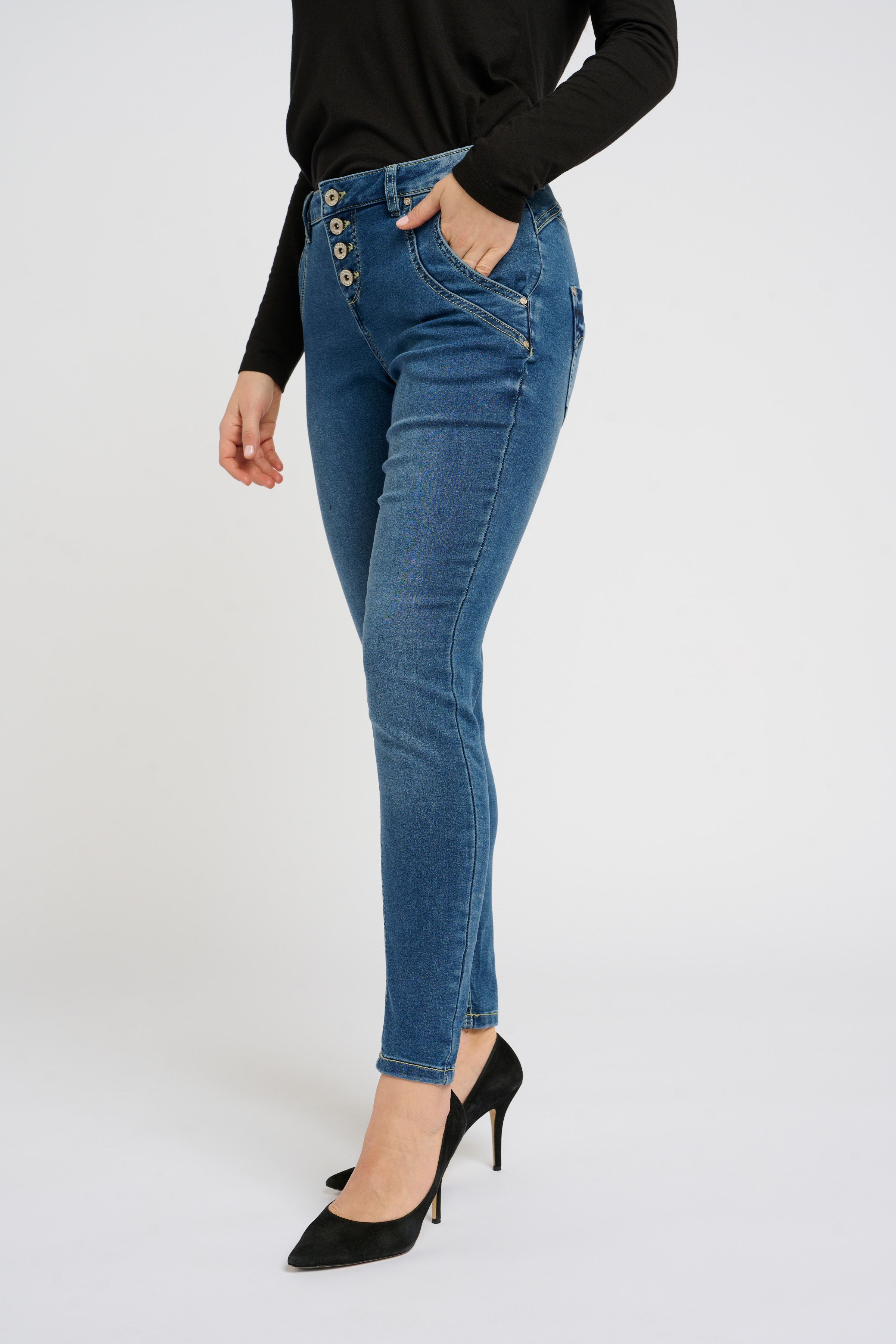 CRSandy Jeans LOOKBOOK FRONT 10610602-102572