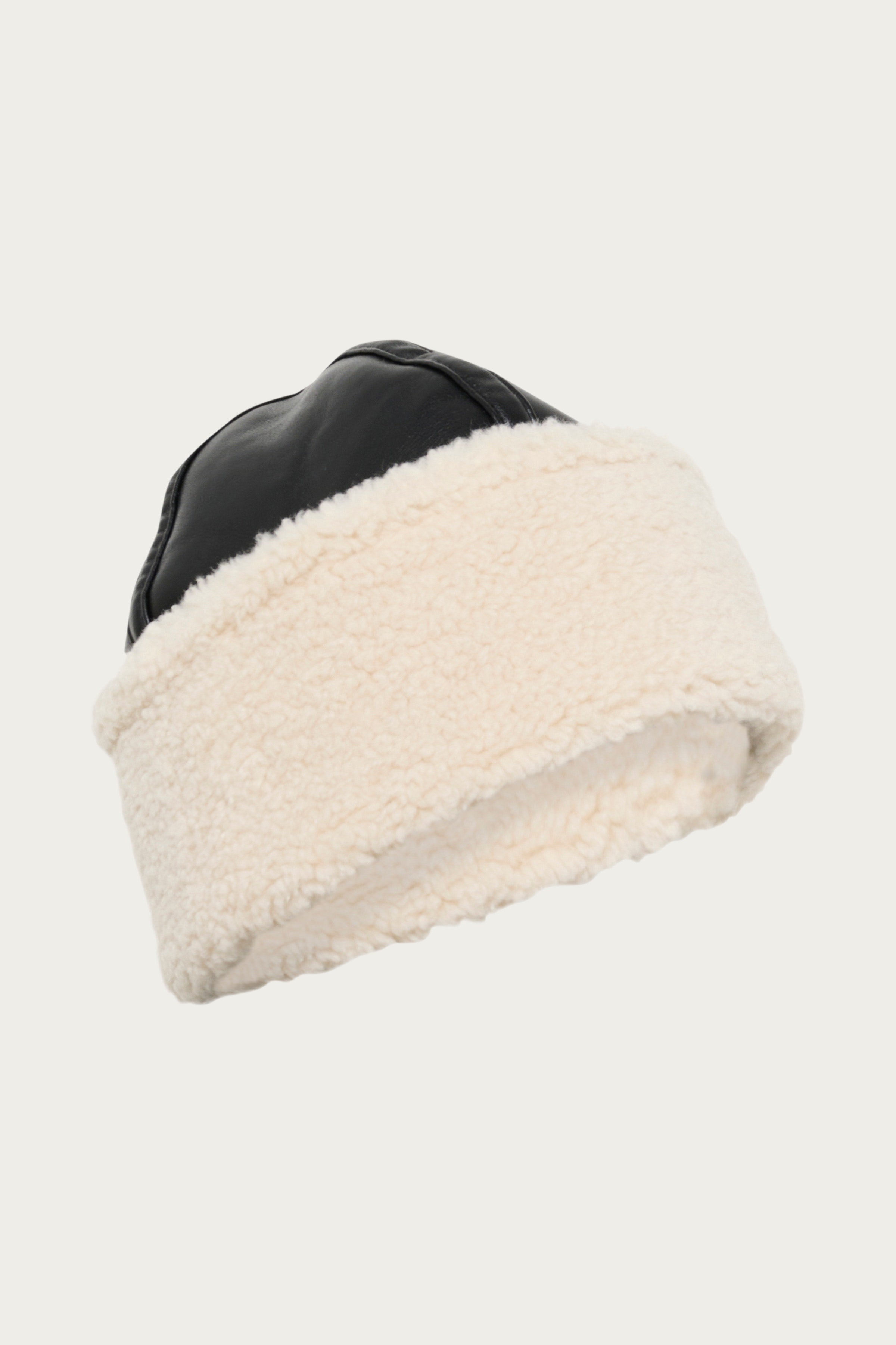 SLTonya Hut PACK FRONT 30408339-194008