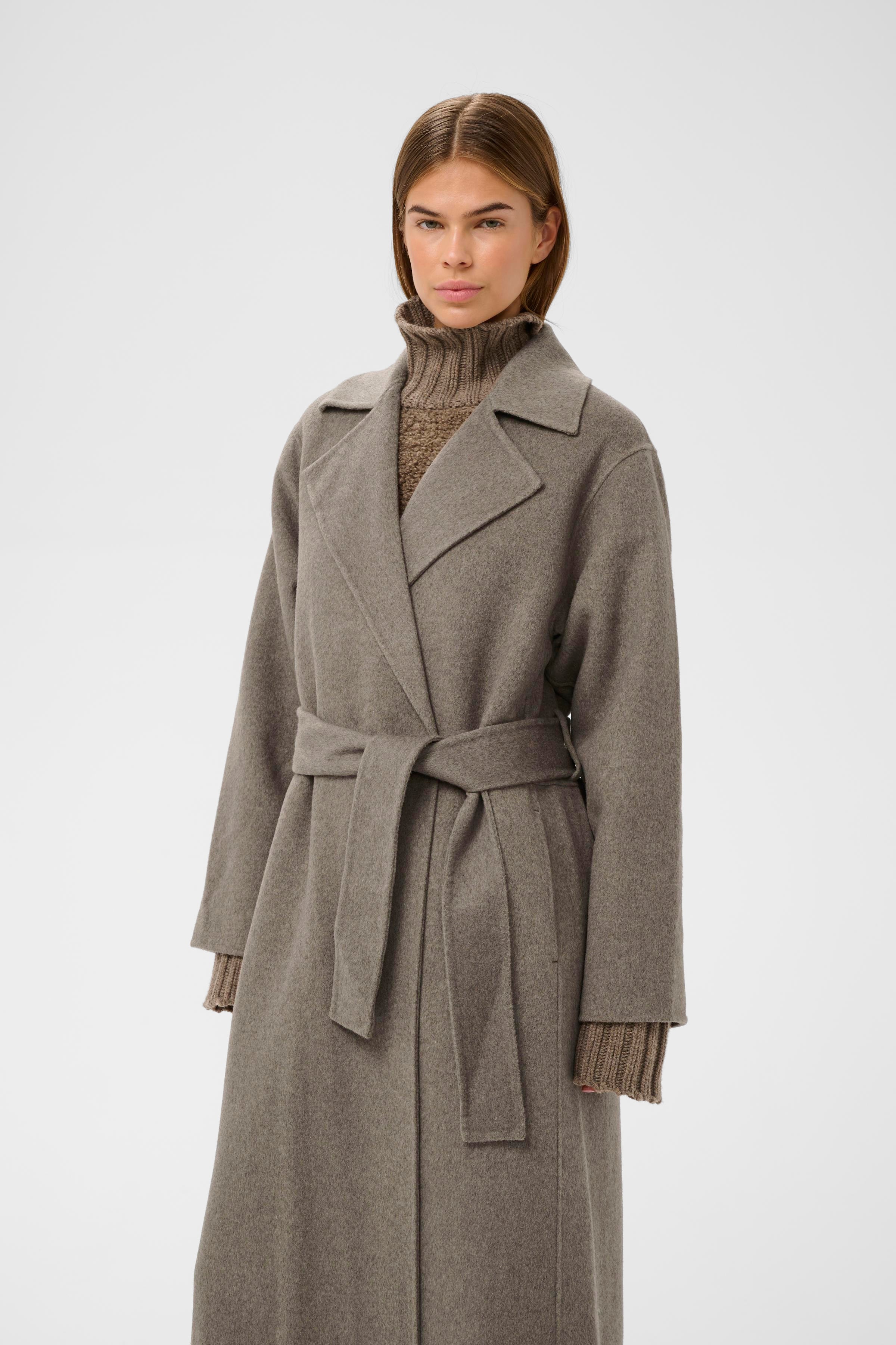 YillaIW Mantel LOOKBOOK FRONT 30110608-1813041