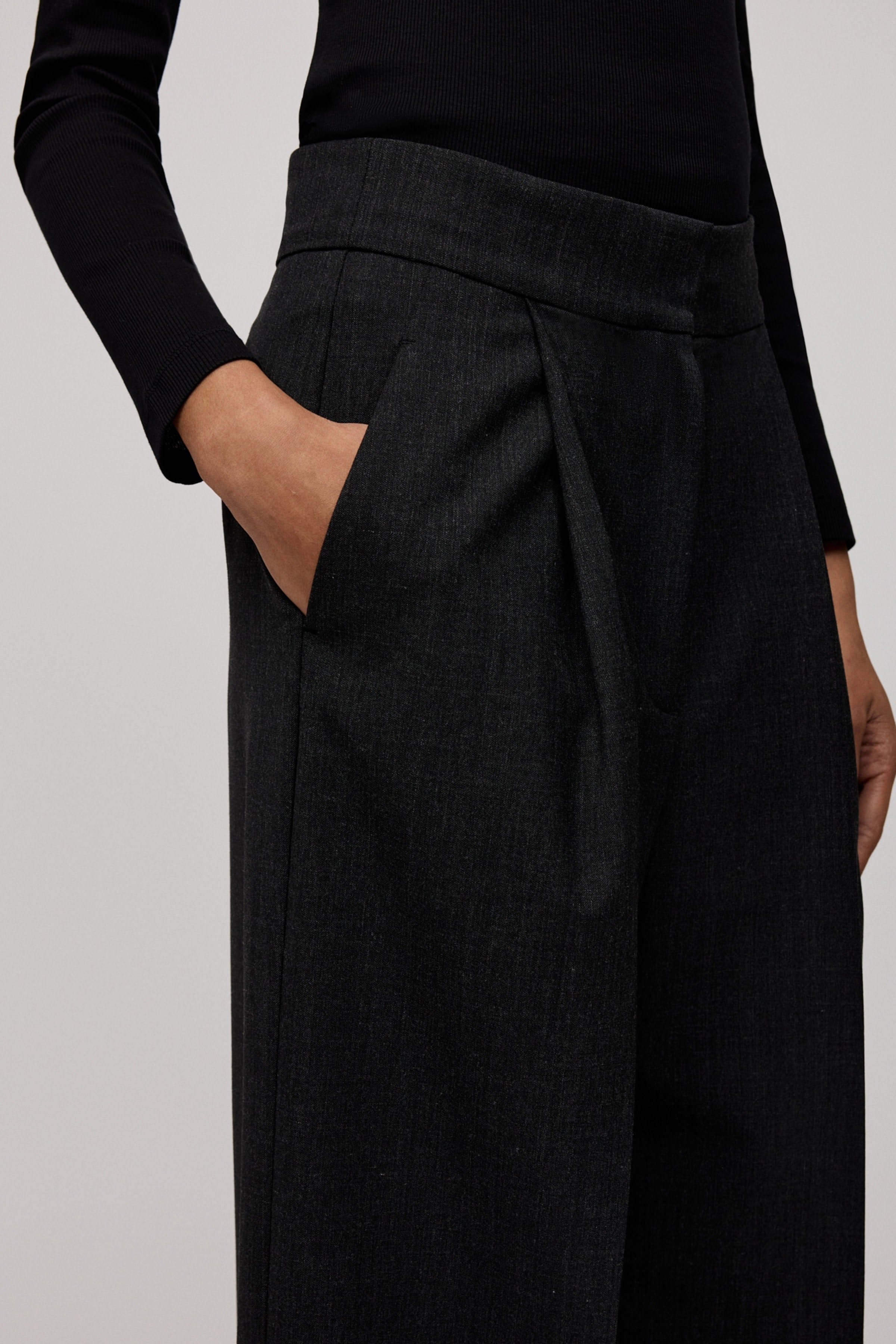 PRESCILLIA SUE Trousers LOOKBOOK DETAIL 30600623-GY949