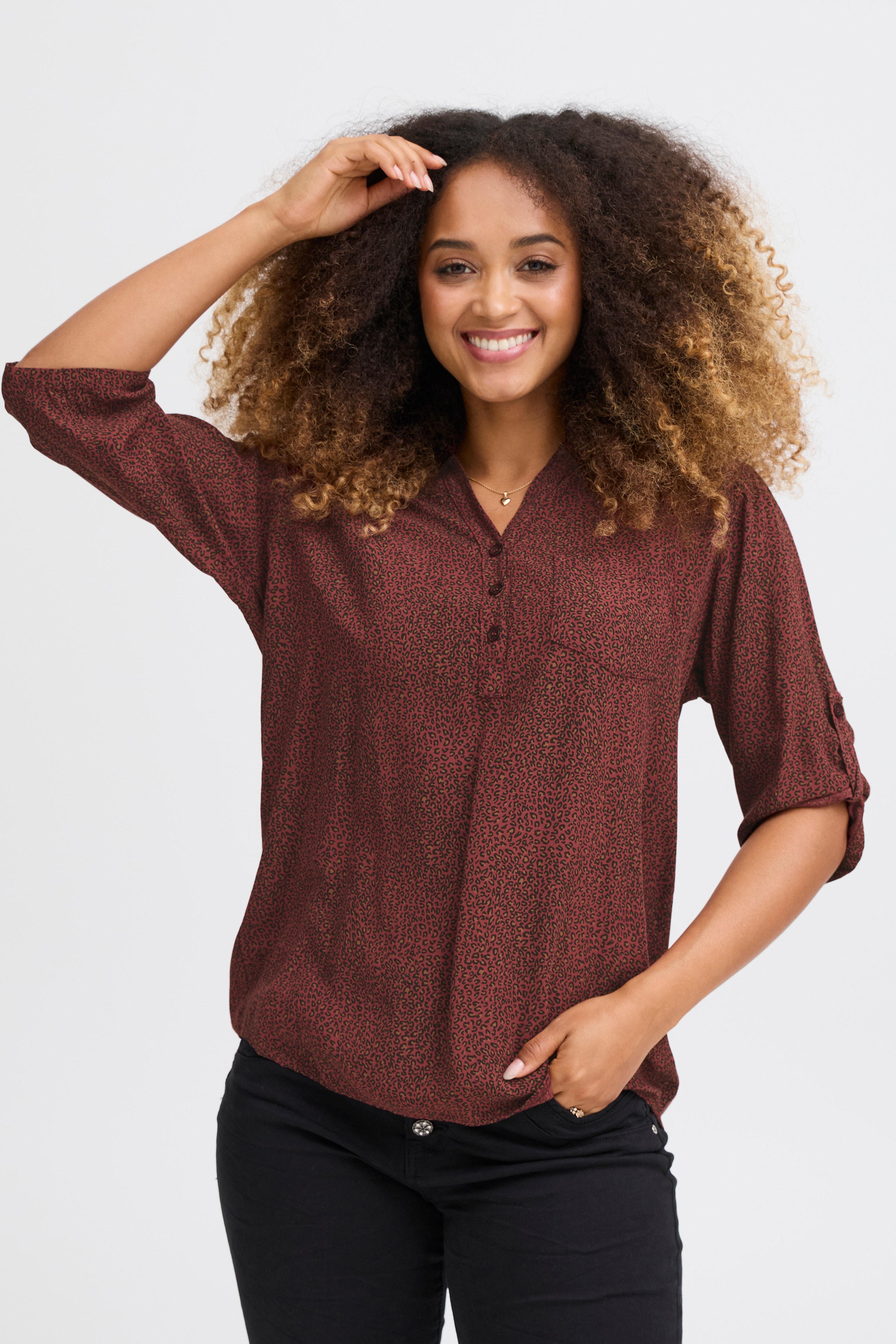 SBRAFIA Bluse LOOKBOOK DETAIL 22100341-191543