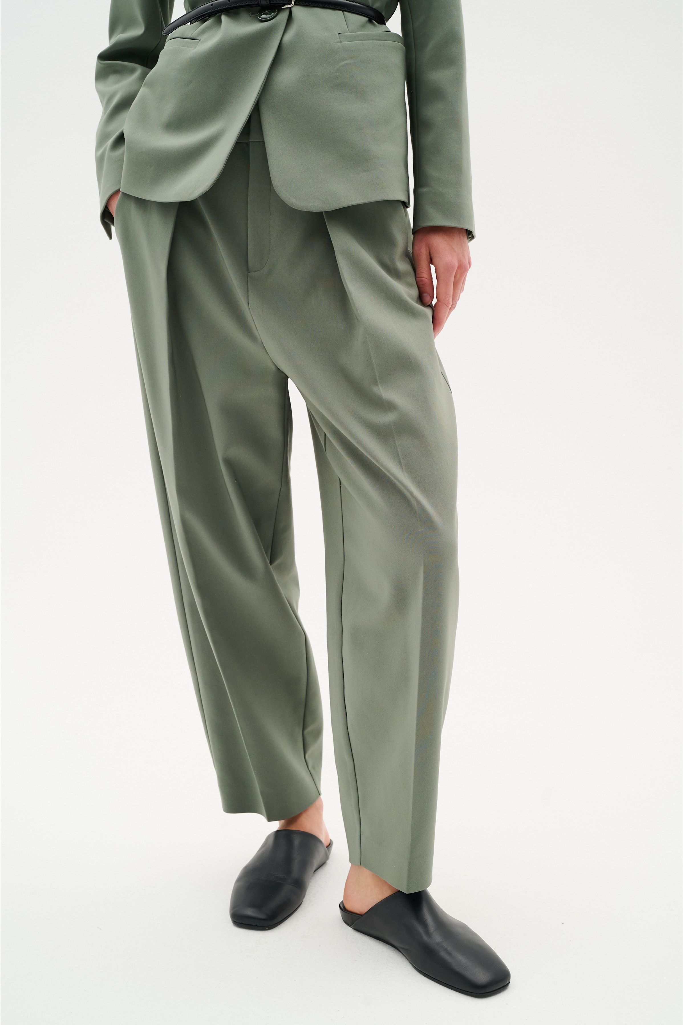 ZellaIW Barrel Trousers LOOKBOOK FRONT 30107207-185806