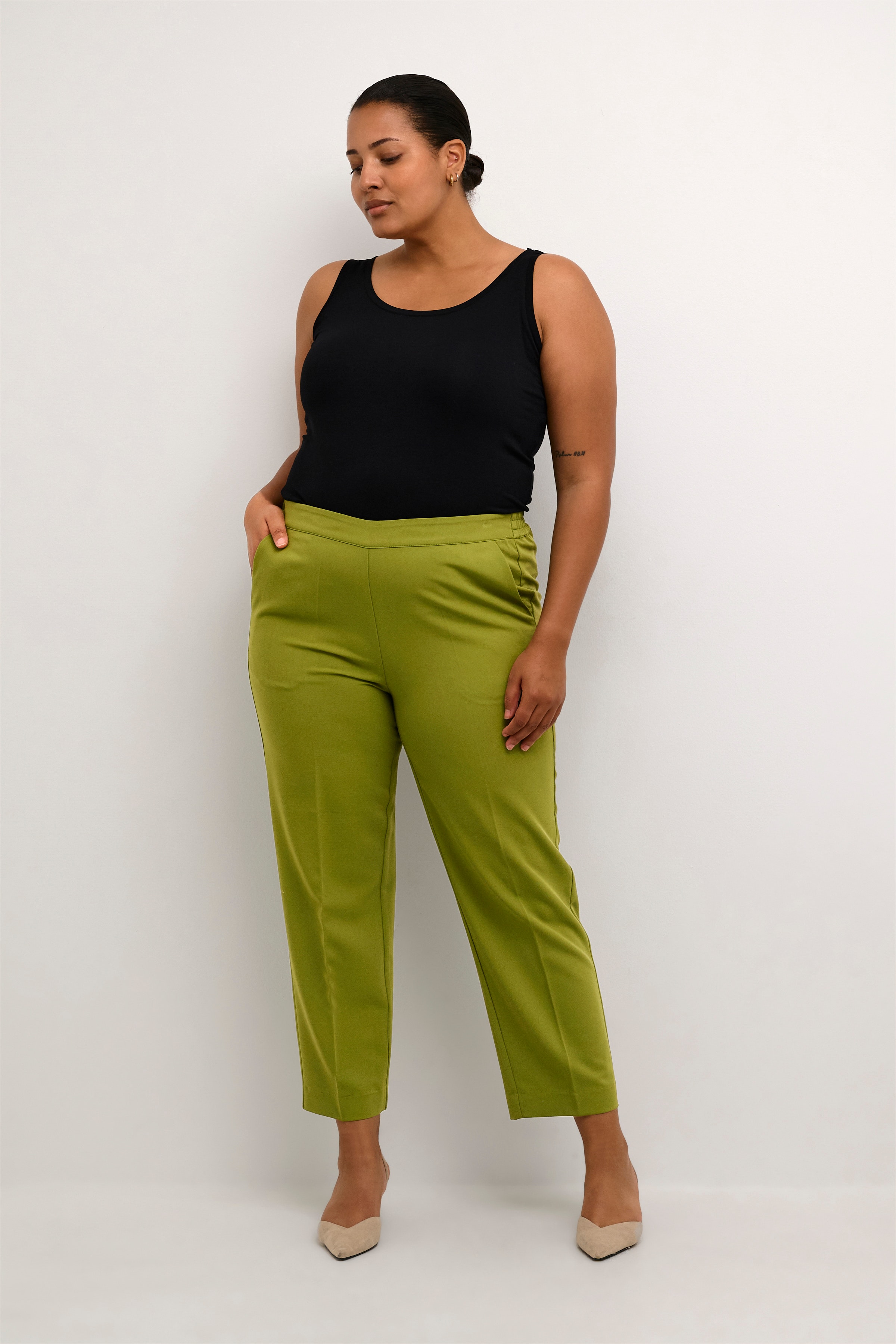 KCsakira Trousers LOOKBOOK FRONT 10580650-180435