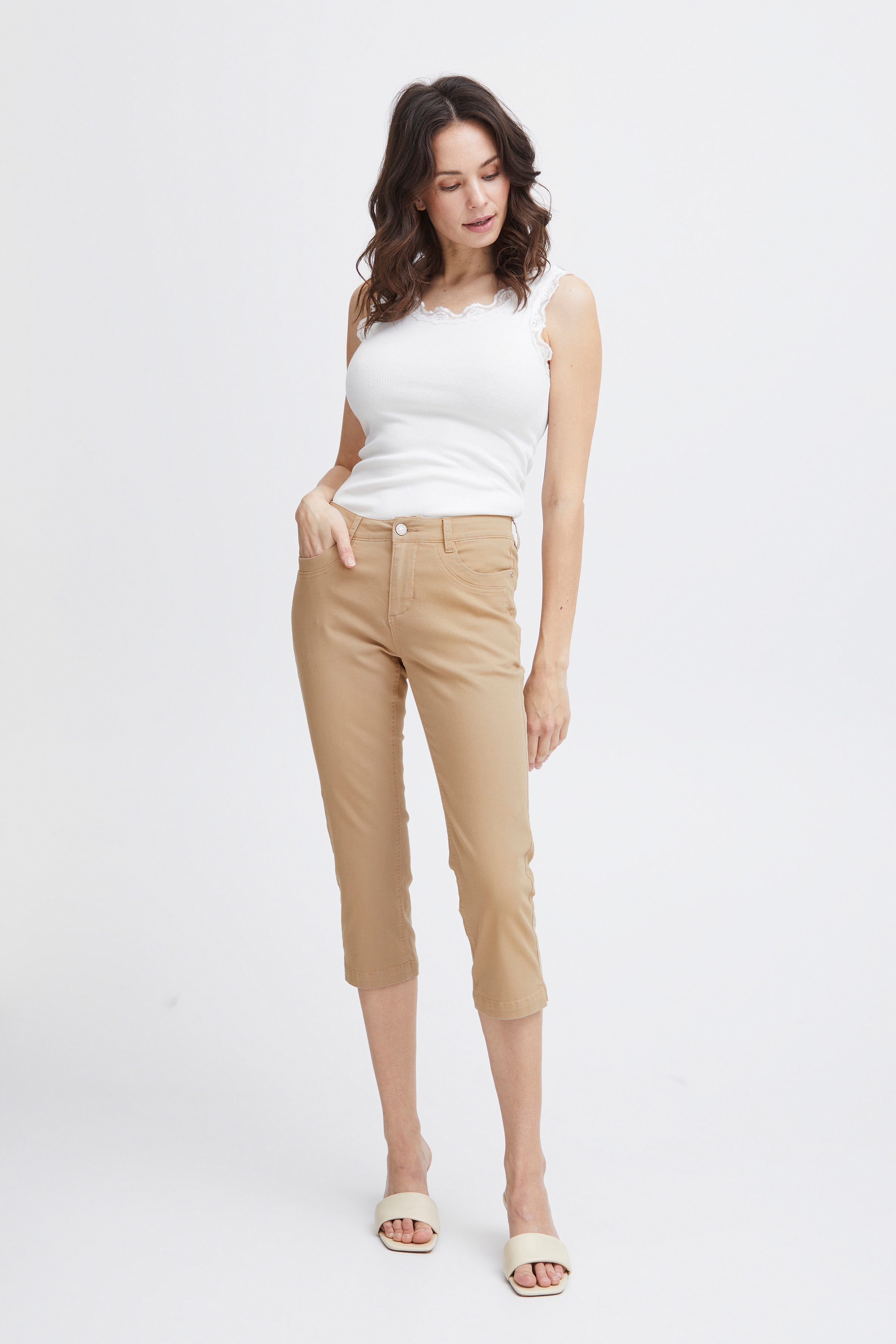 FRFOTWILL Caprihose LOOKBOOK FRONT 20610424-171312