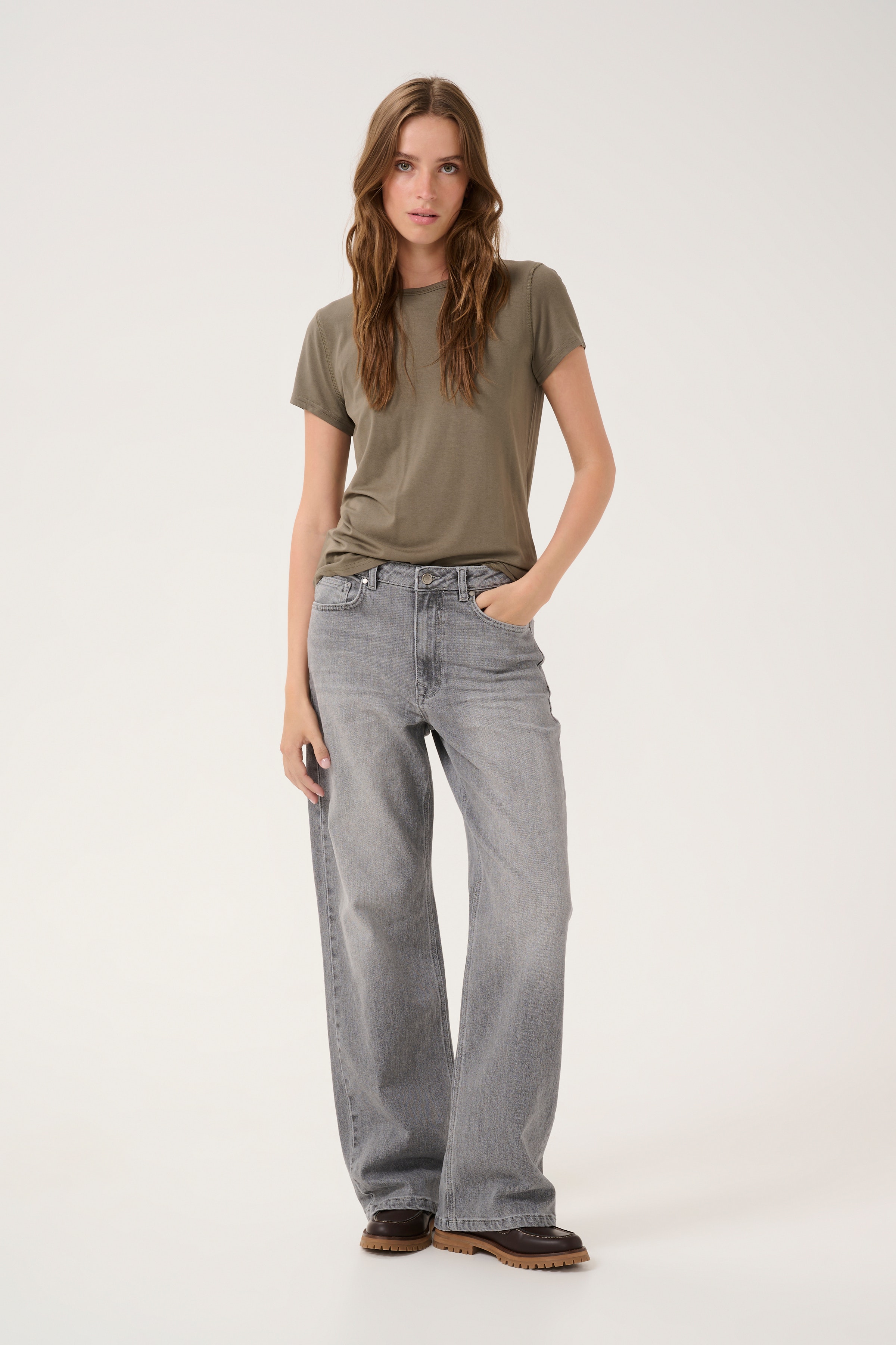 05 THE LOUIS HIGH WIDE LOOKBOOK FRONT 10704222-100074