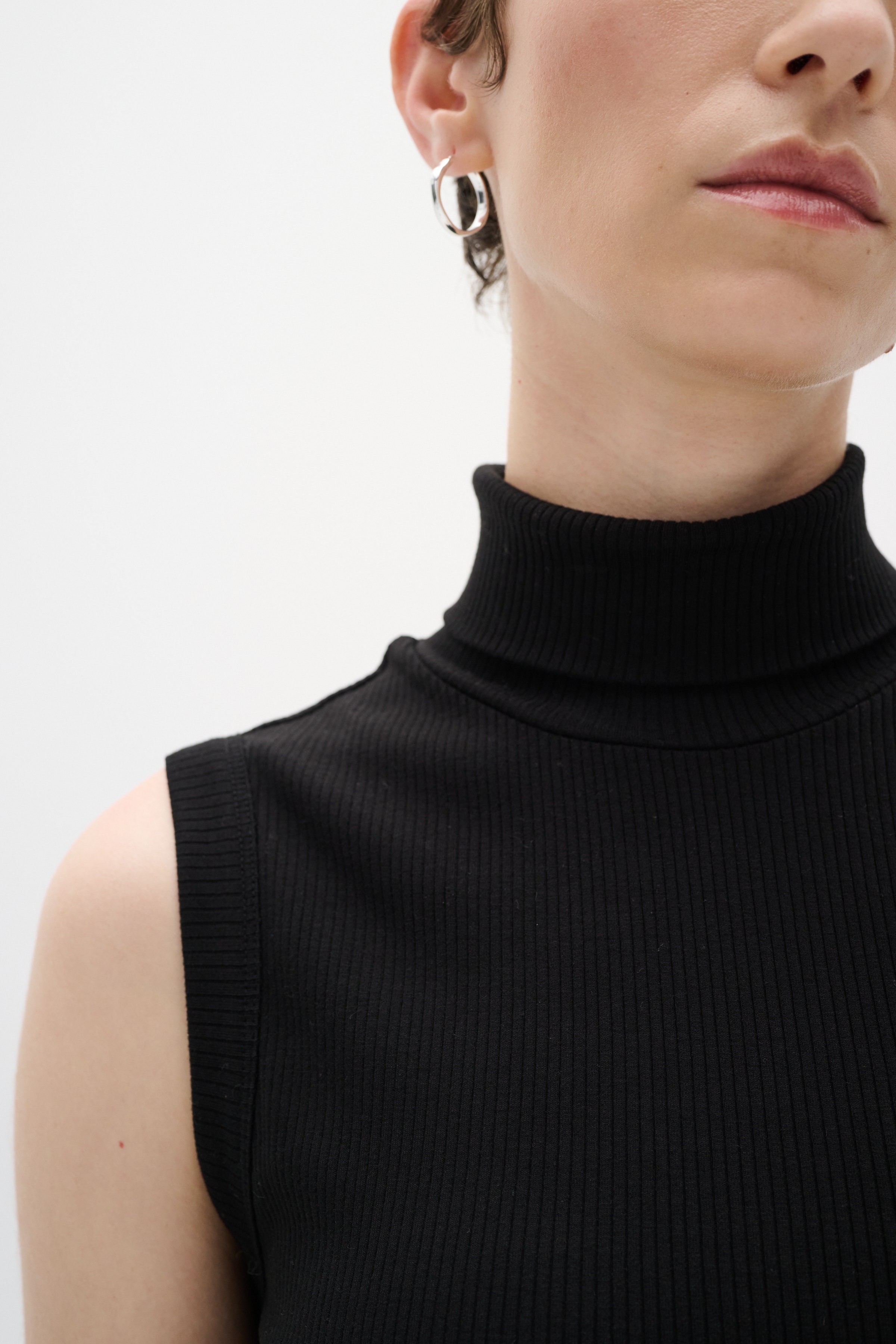 DAGNAIW Turtleneck TOP LOOKBOOK DETAIL 30106690-194008