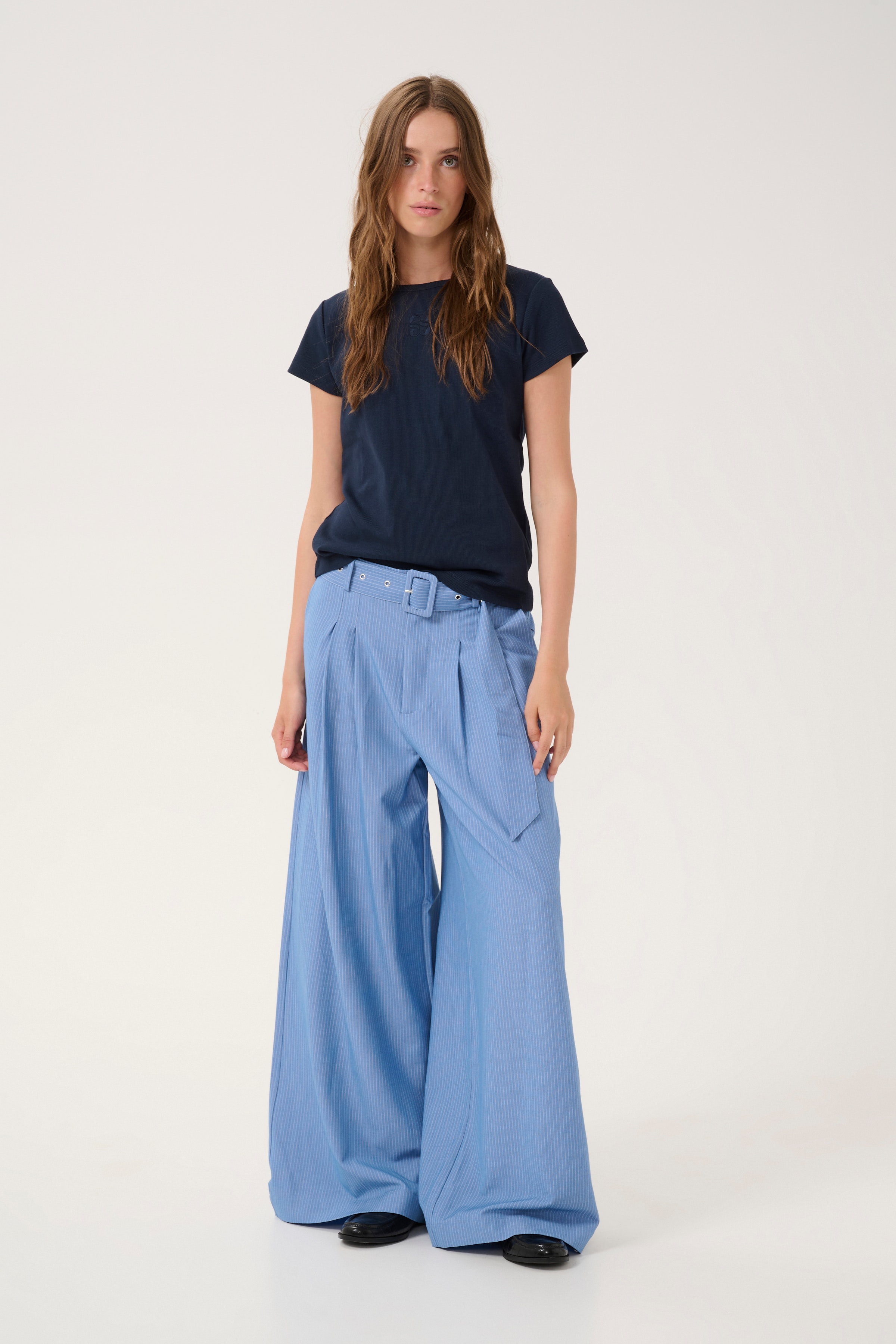 VittaMW Trousers LOOKBOOK FRONT 10704999-107048