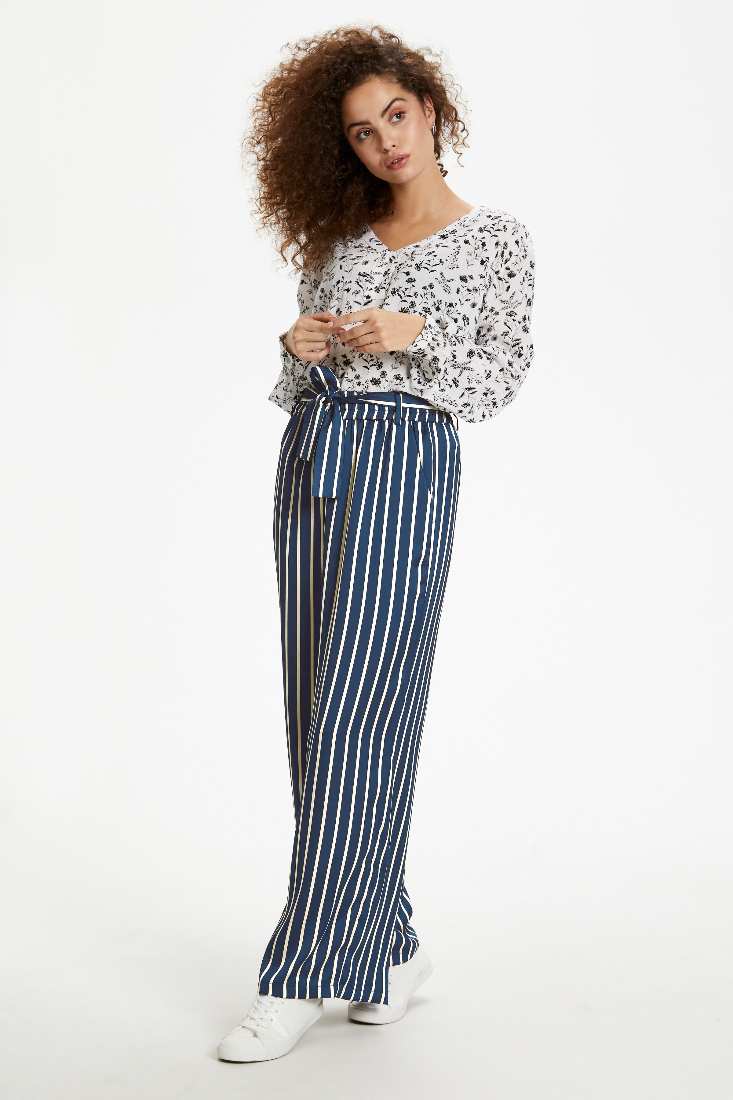 Pants Suiting LOOKBOOK FRONT 10503969-52737
