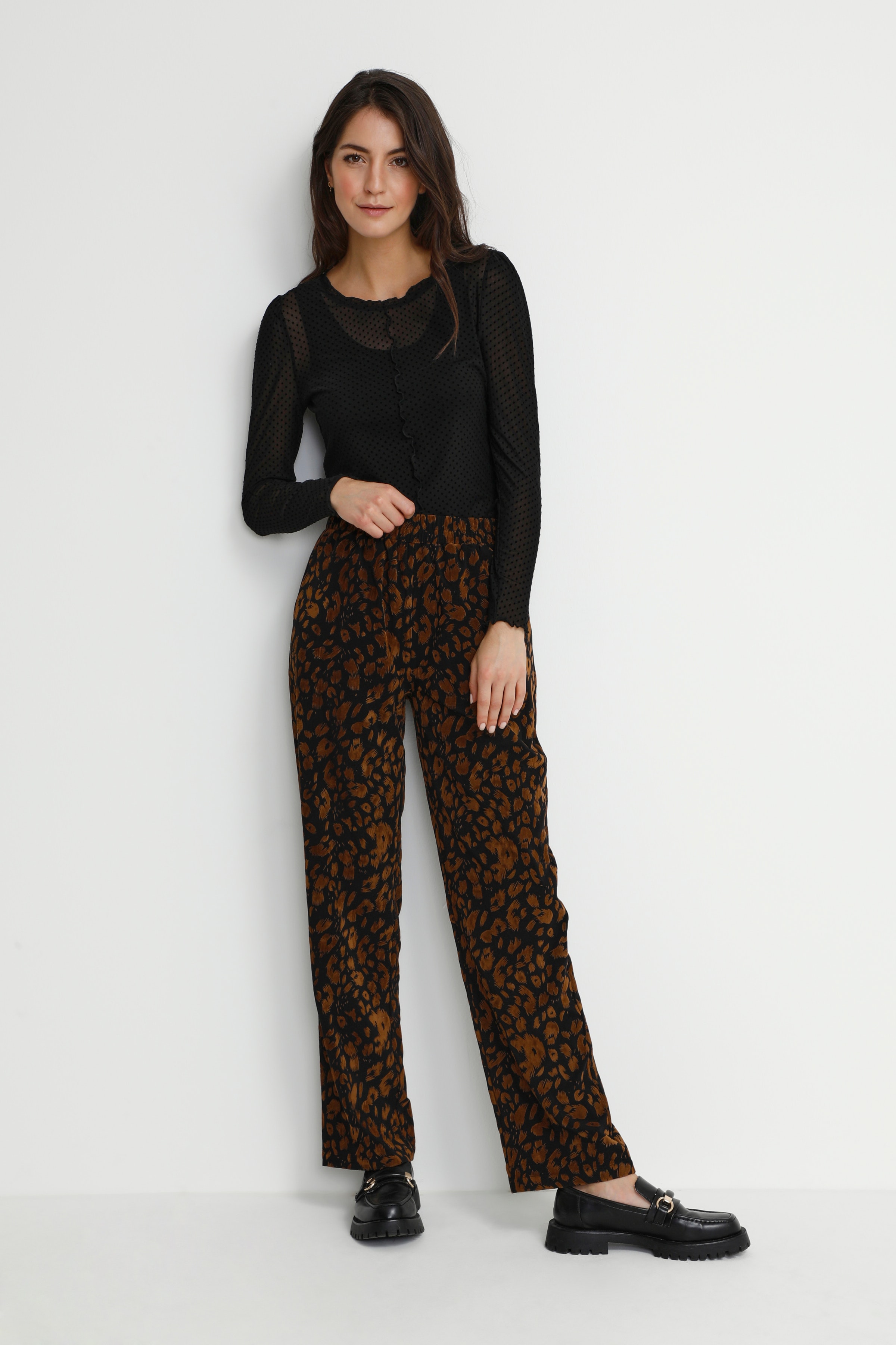 CRUnagi Trousers LOOKBOOK FRONT 10610520-103298