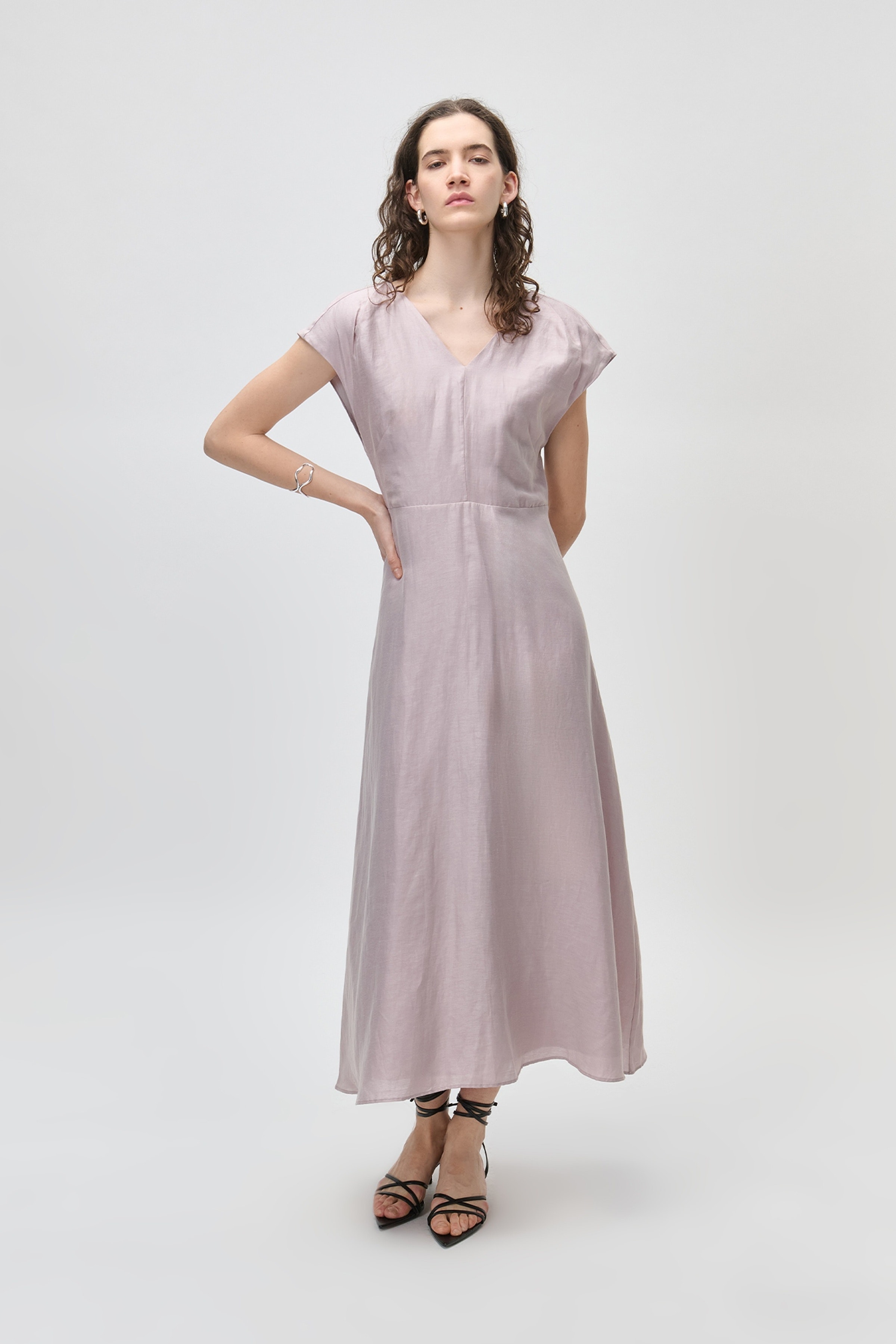 ODELINE Kjole LOOKBOOK FRONT 30600666-PP709