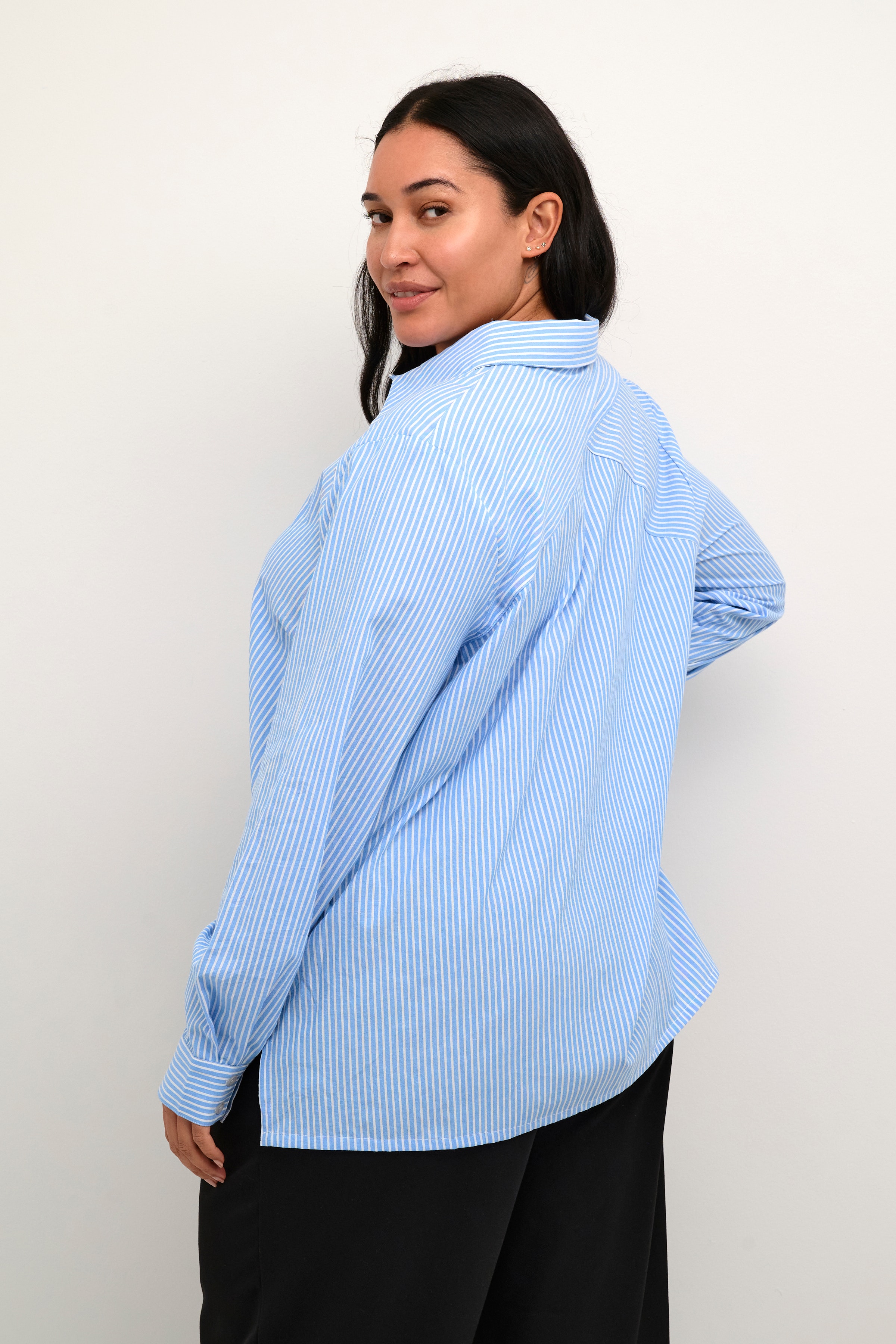 KCdebra Shirt LOOKBOOK BACK 10582172-105472