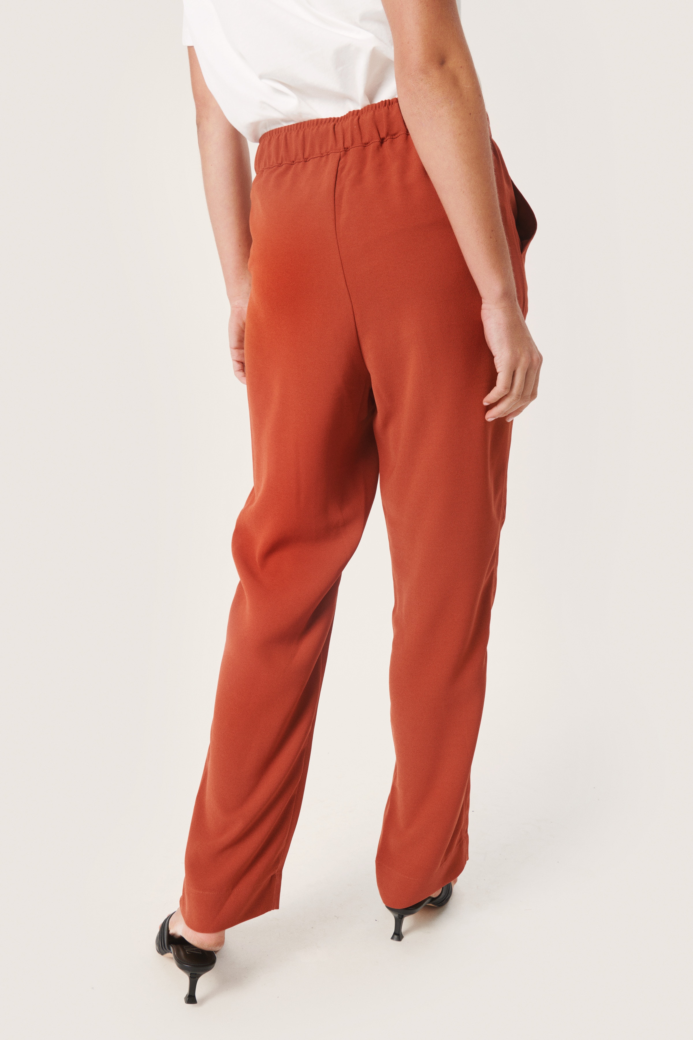 SLShirley Trousers LOOKBOOK BACK 30406346-181343