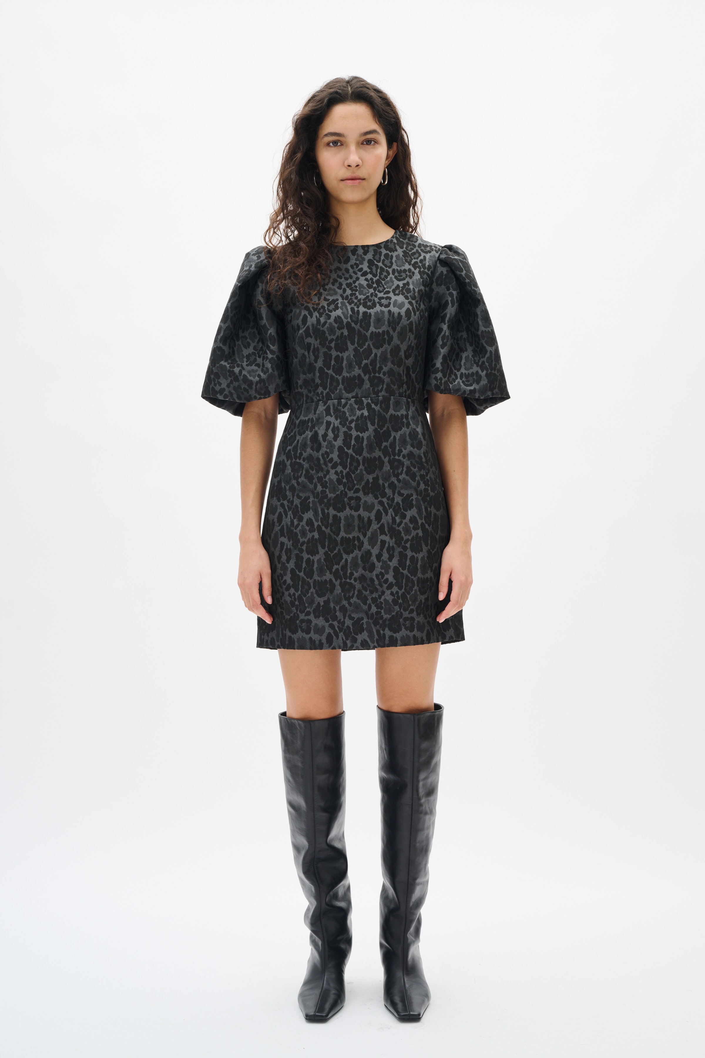 ZINAIW Kjole LOOKBOOK FRONT 30112094-194008
