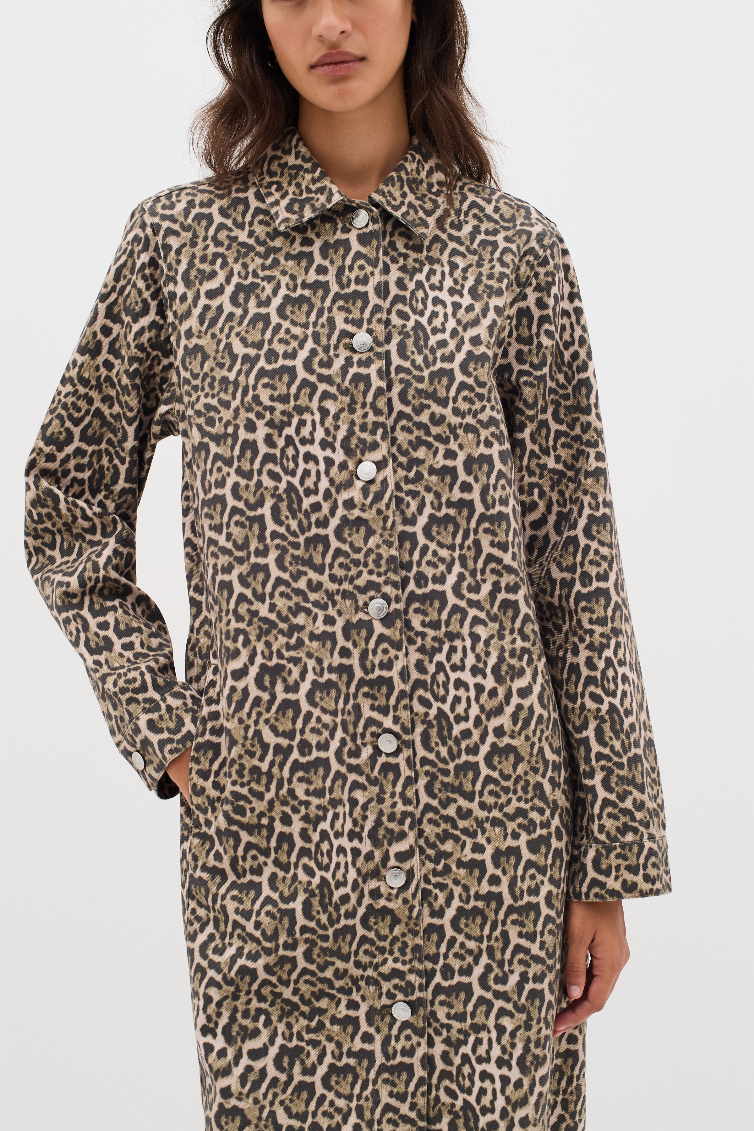 RiverIW Leopard Jurk LOOKBOOK FRONT 30110498-300824