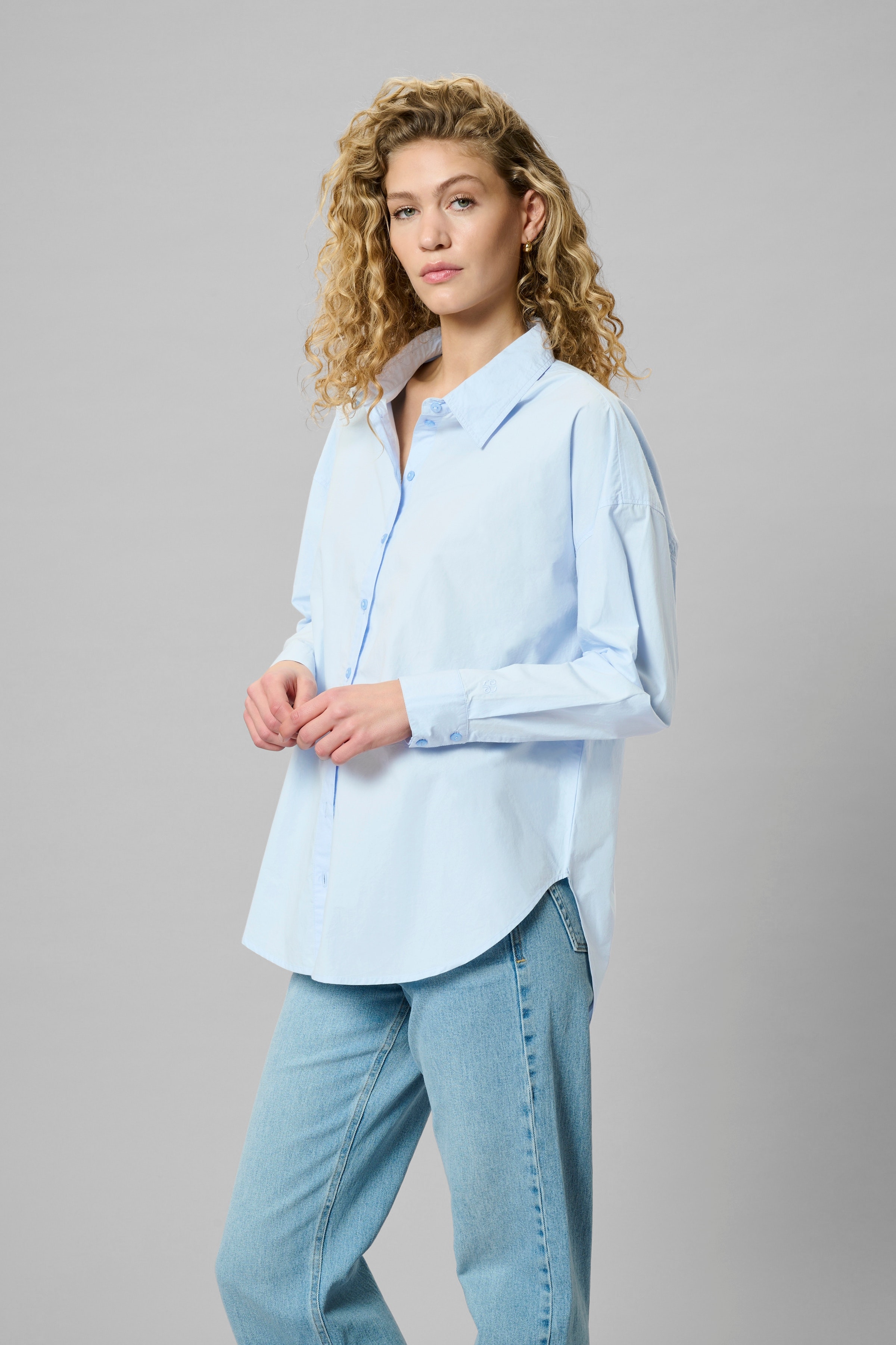 03 THE BOXY SHIRT LOOKBOOK FRONT 10705193-144115