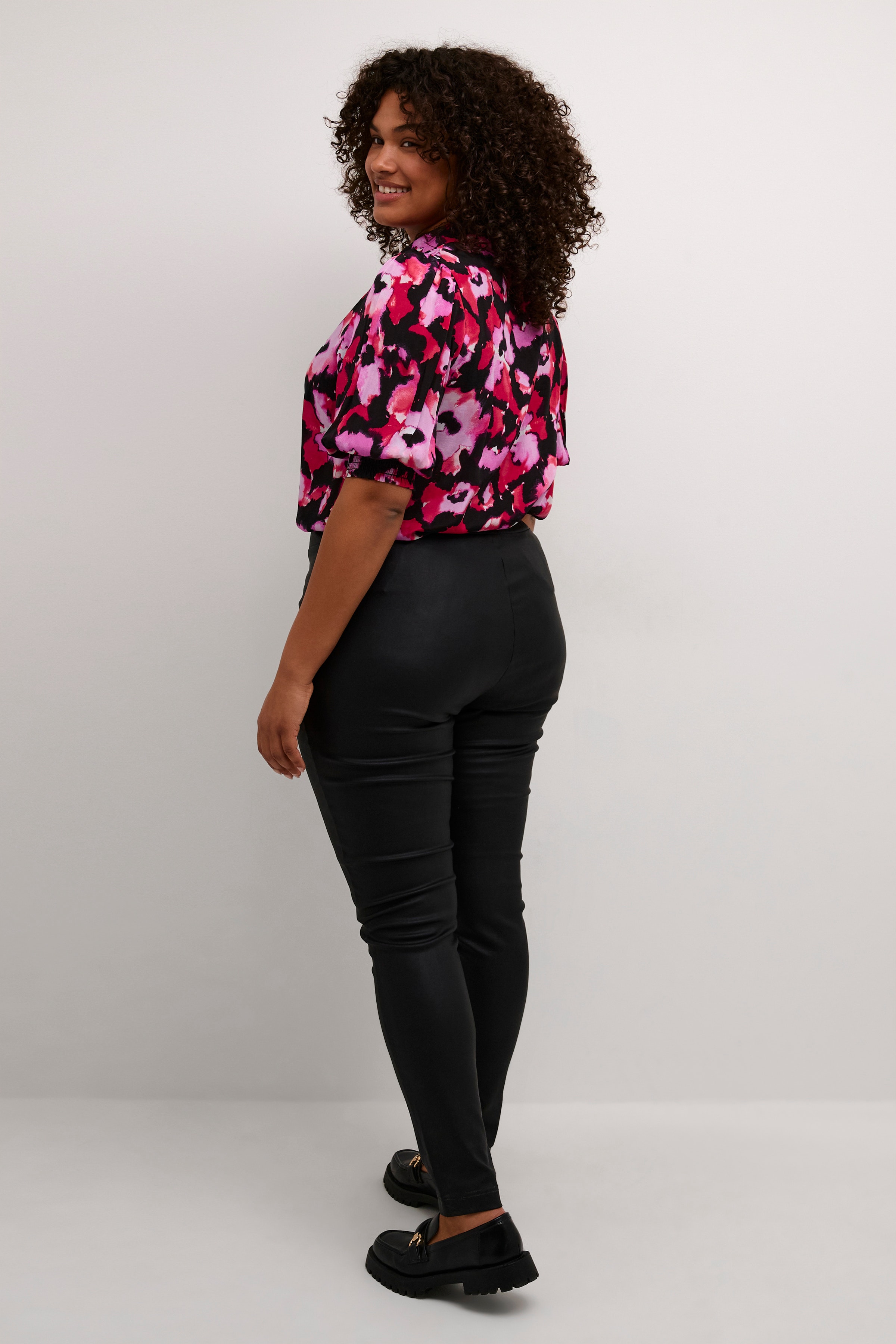KCadelen Jeggings

 LOOKBOOK BACK 10580011-50600