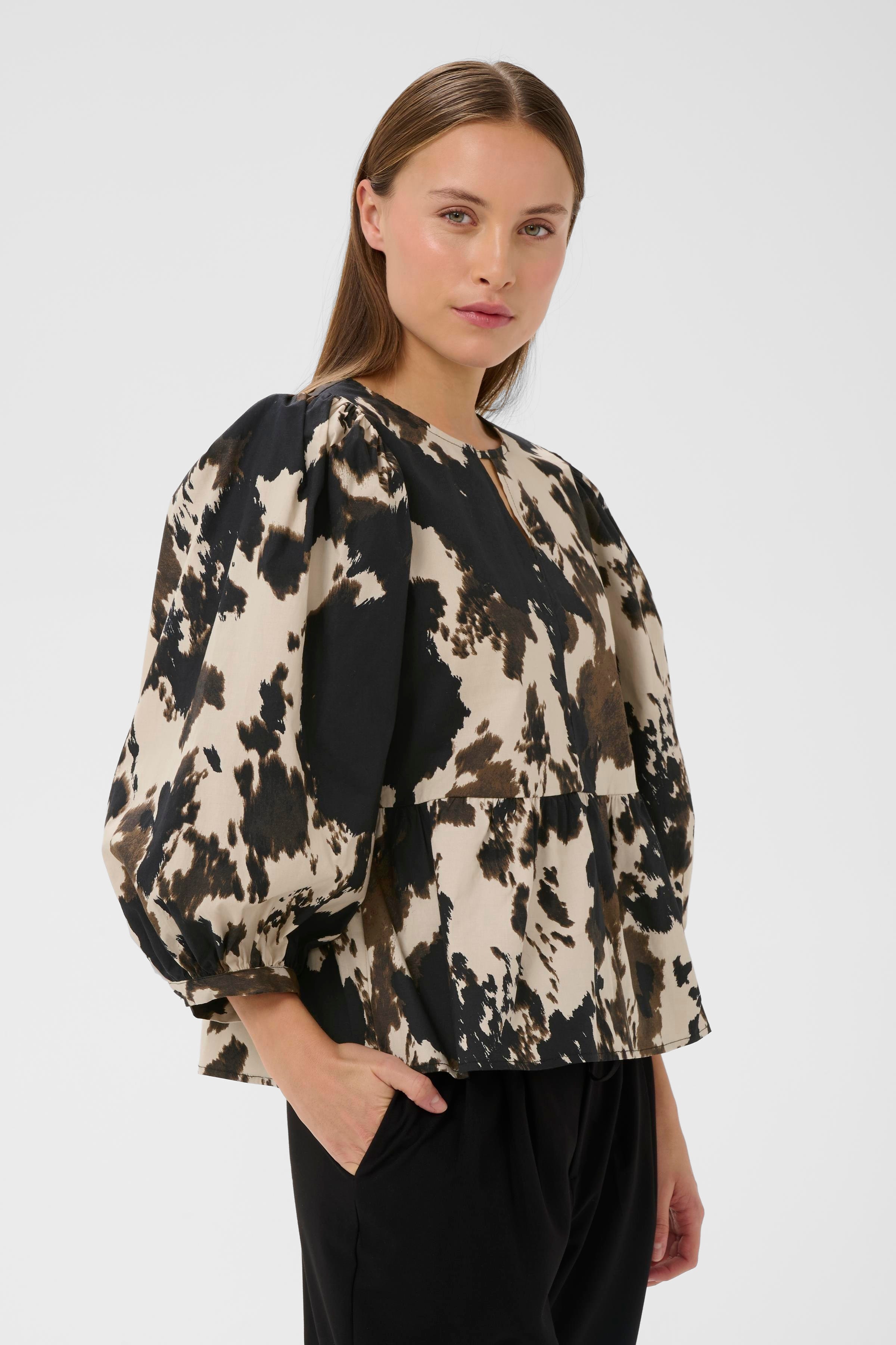 KBBabeth Blouse LOOKBOOK FRONT 10105614-108421