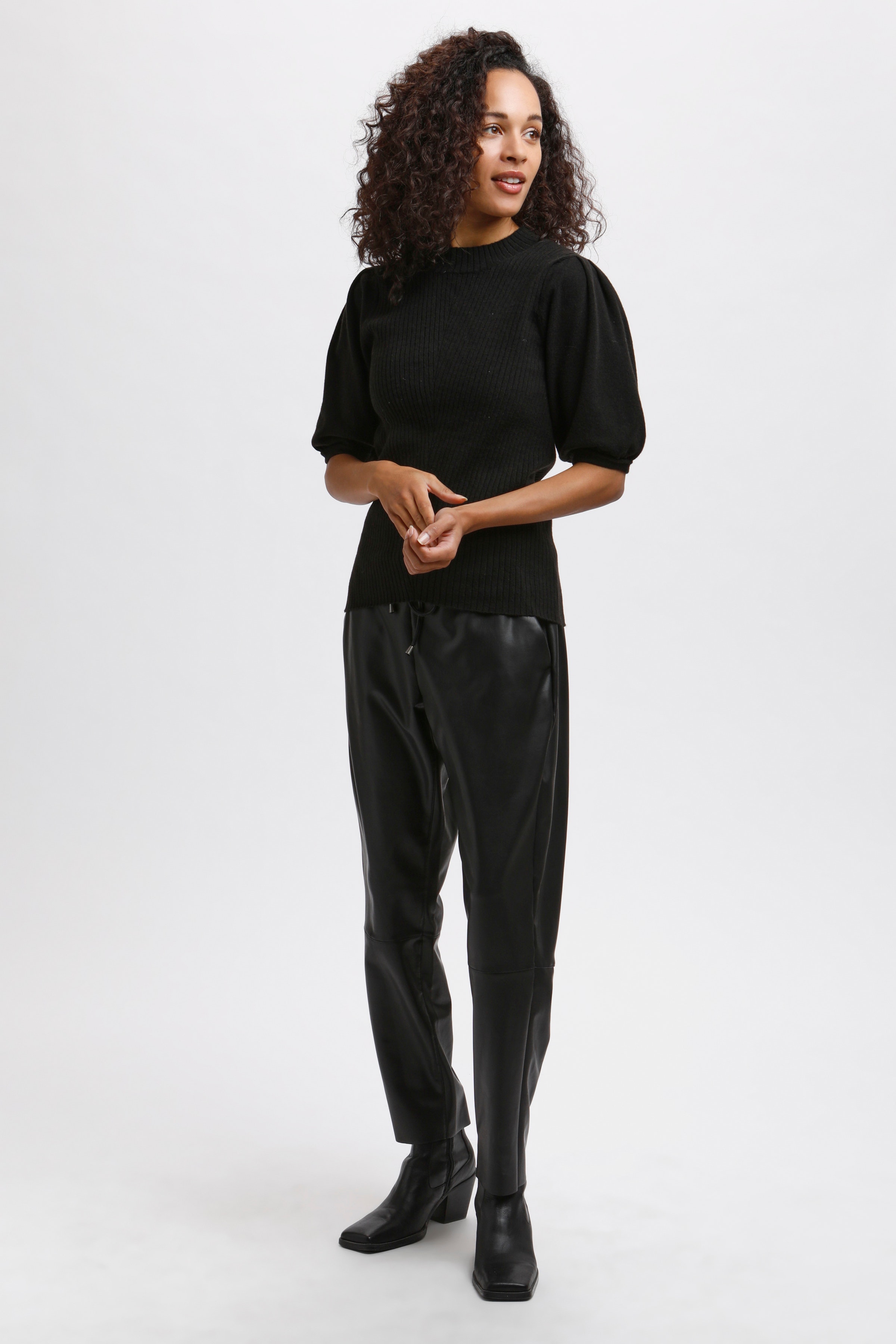 KAsini Pullover LOOKBOOK FRONT 10505779-100121