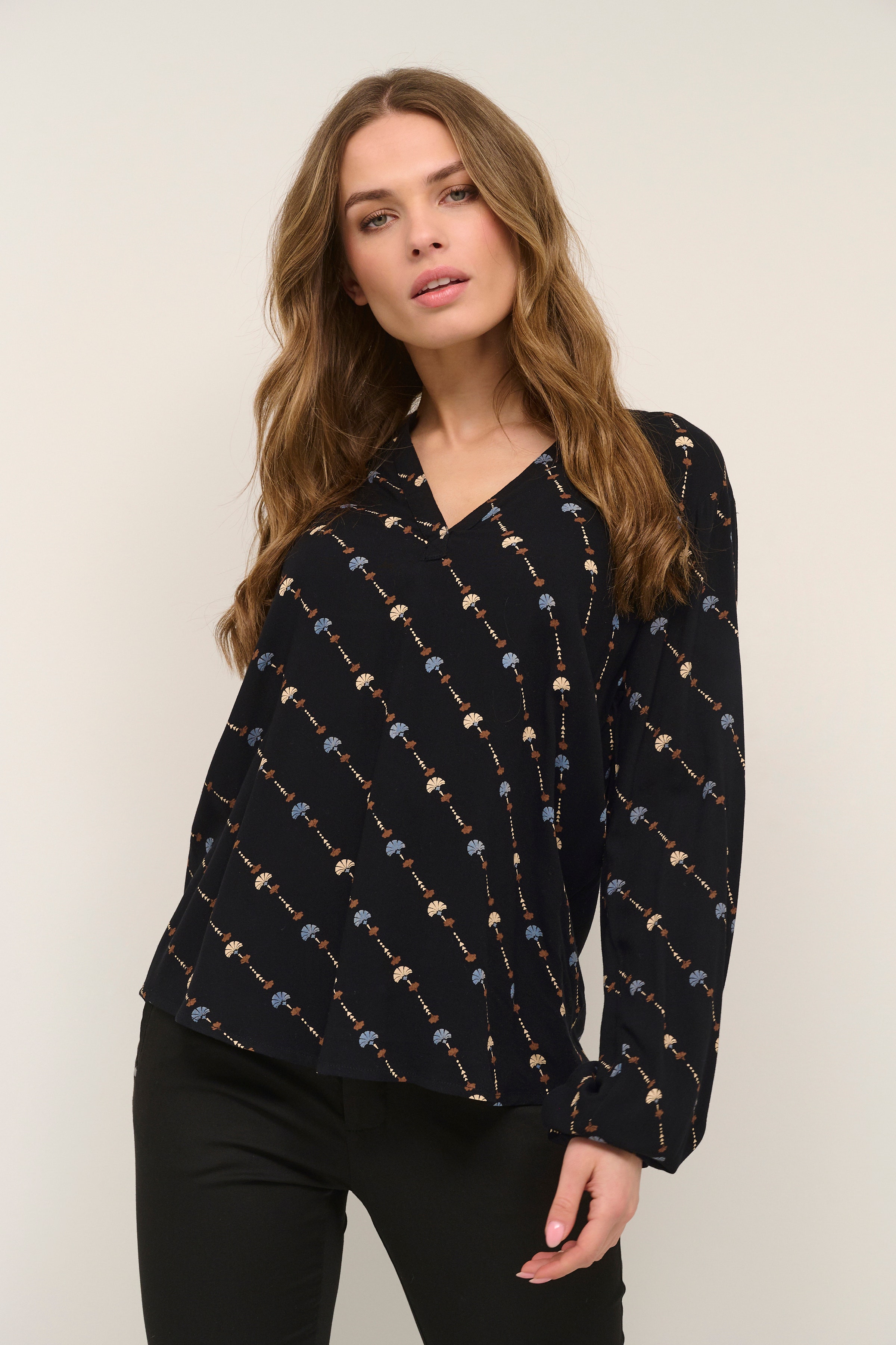 KAliram Bluse LOOKBOOK FRONT 10506823-103291