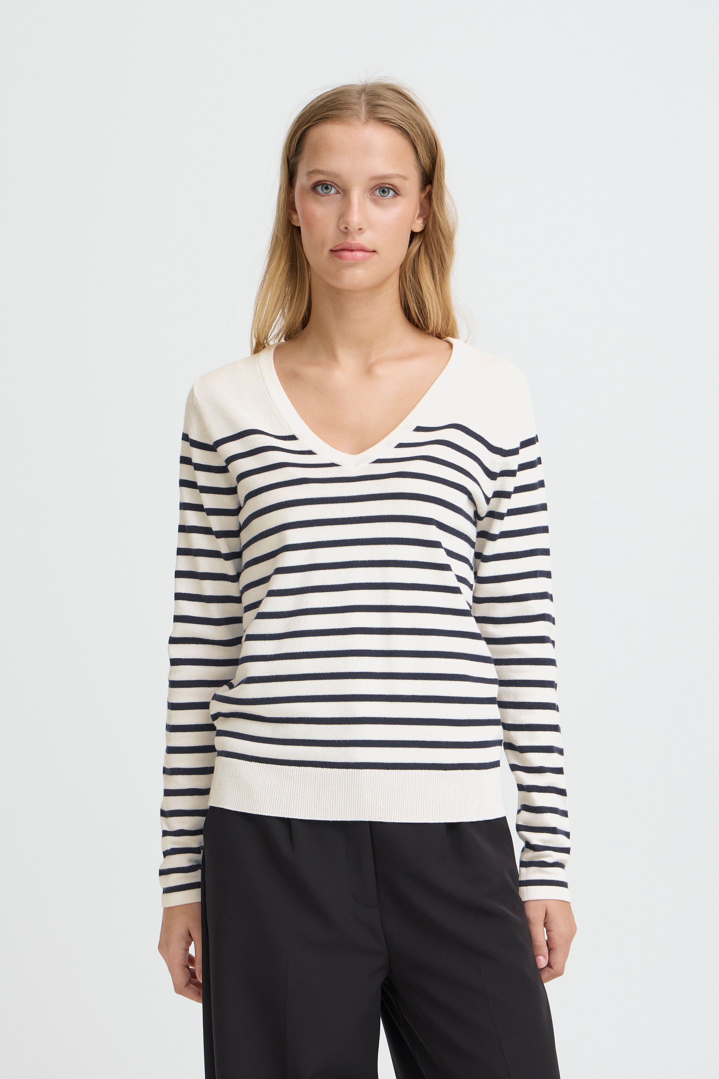 IHLULS V-Neck Pullover LOOKBOOK FRONT 20125815-900006937