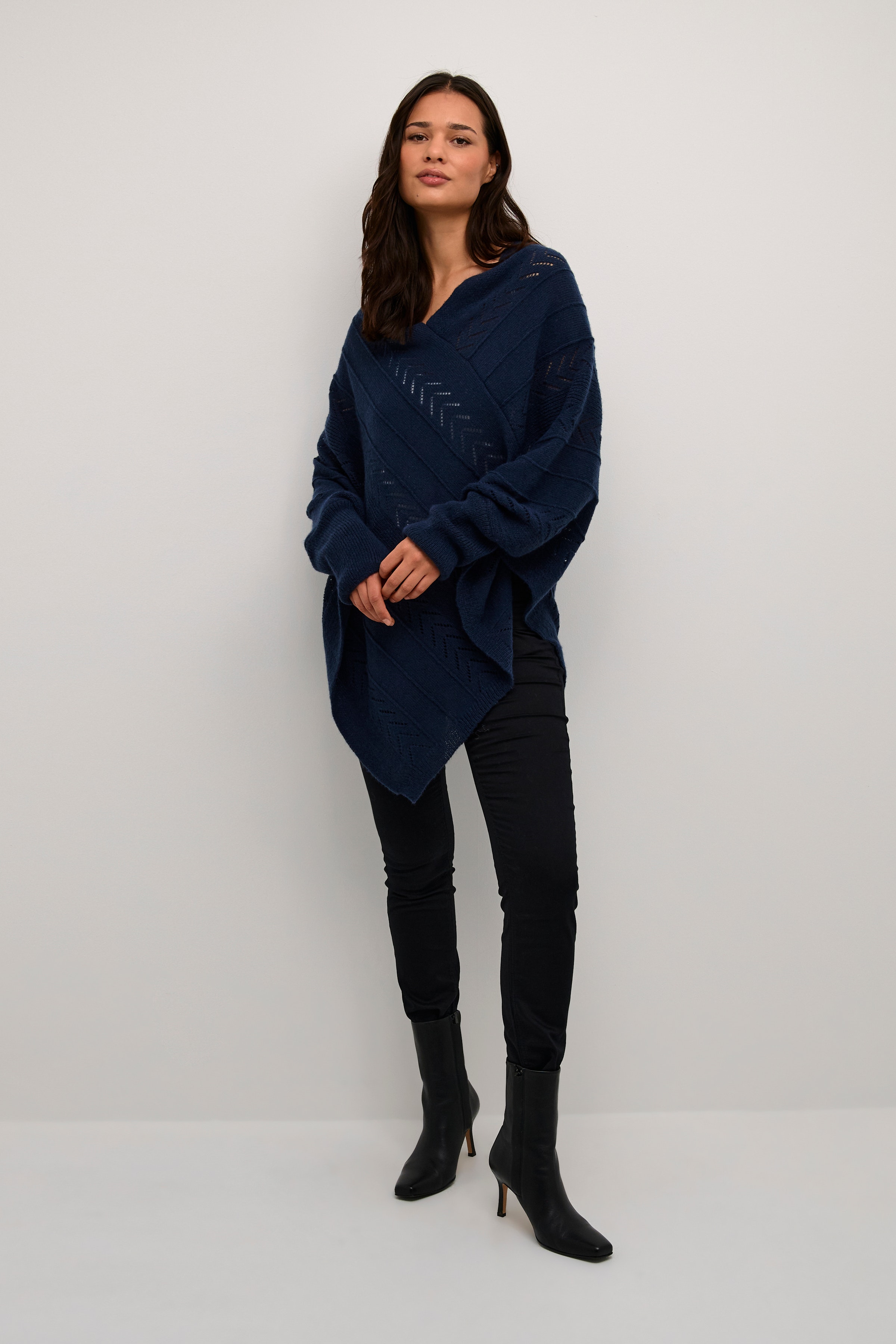 CRHoliday Poncho LOOKBOOK FRONT 10610828-194010