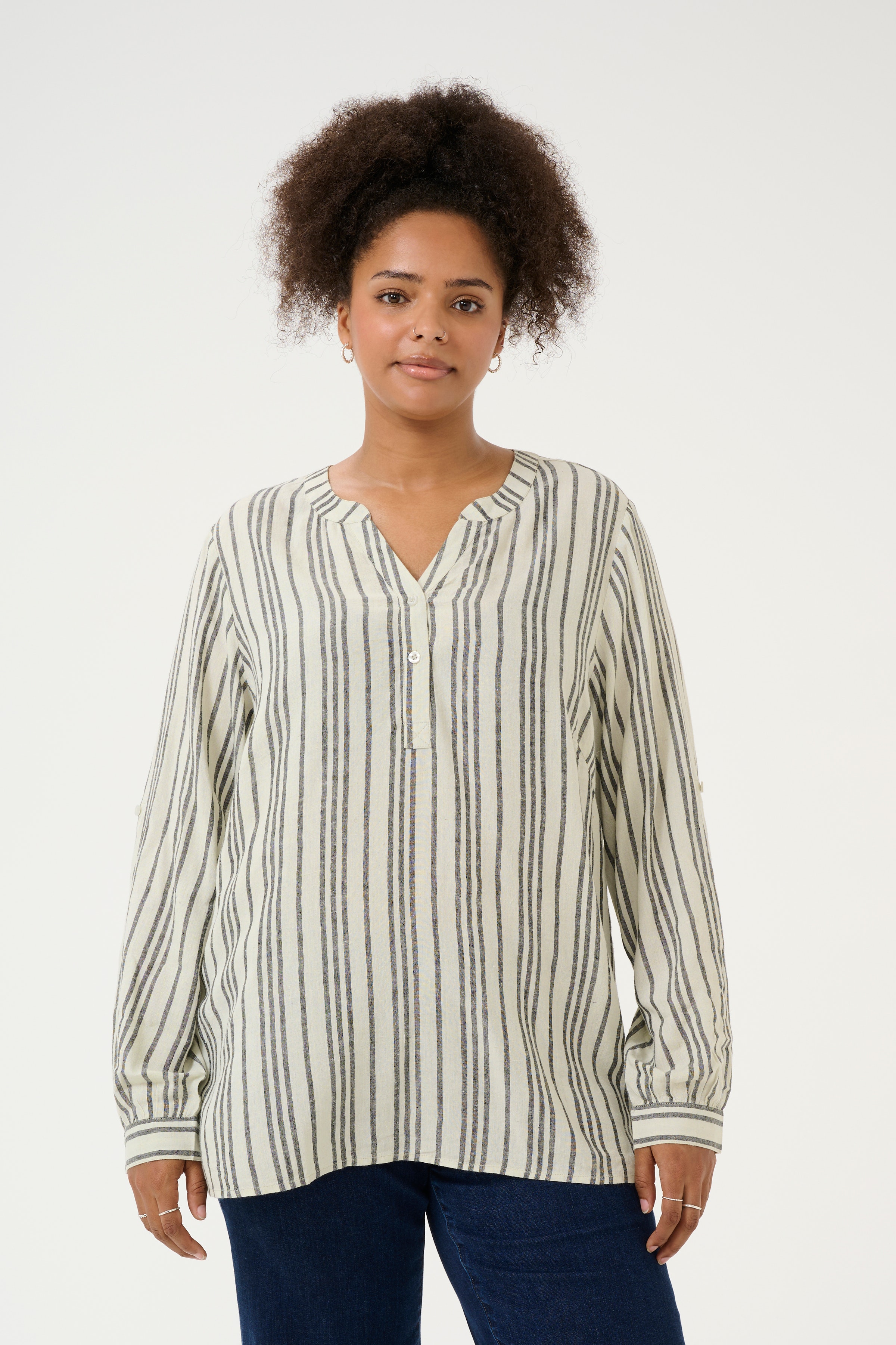 KCmille Leinen Bluse LOOKBOOK FRONT 10582215-107124
