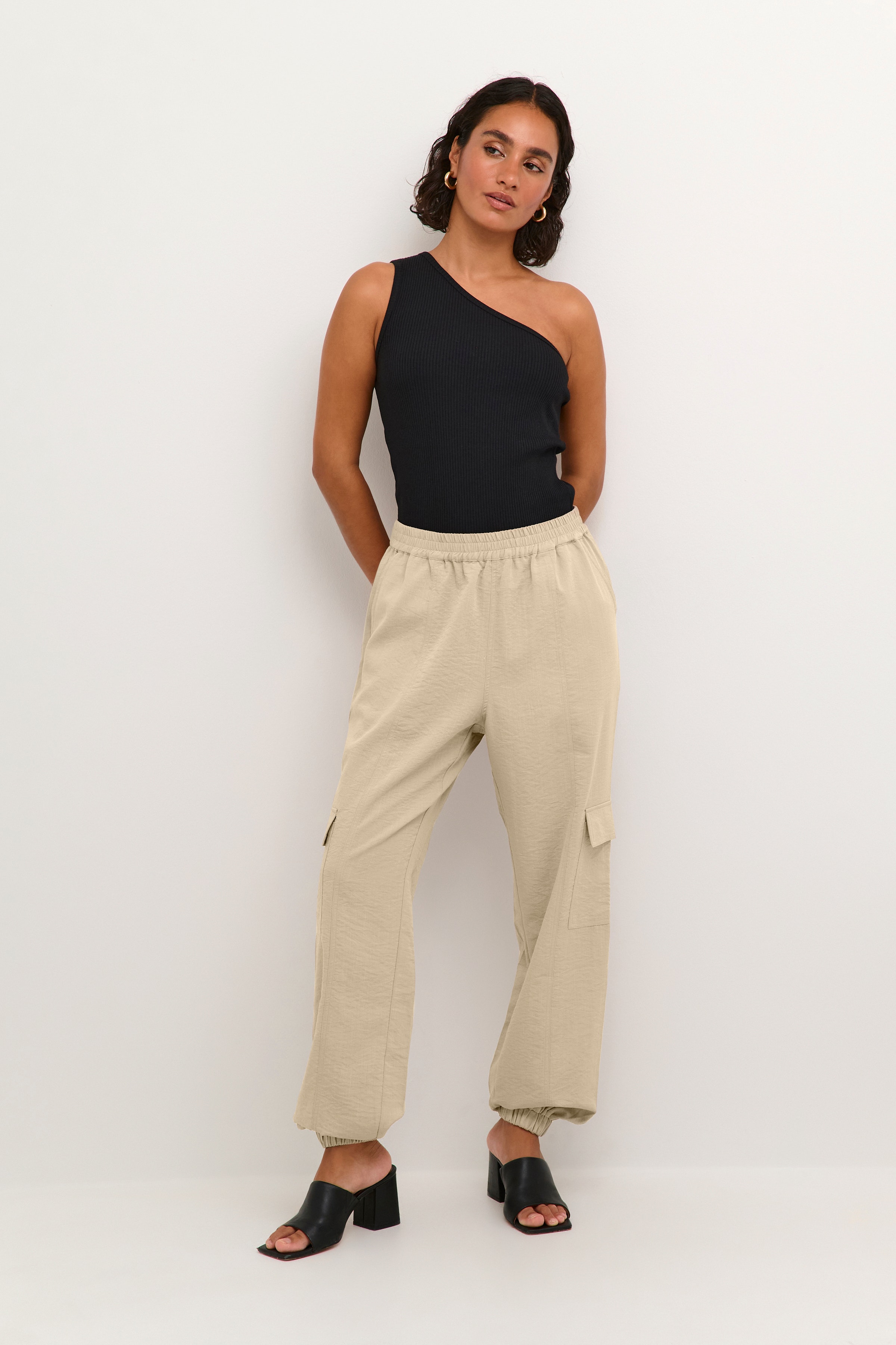 KAmajse Trousers LOOKBOOK FRONT 10508685-151305