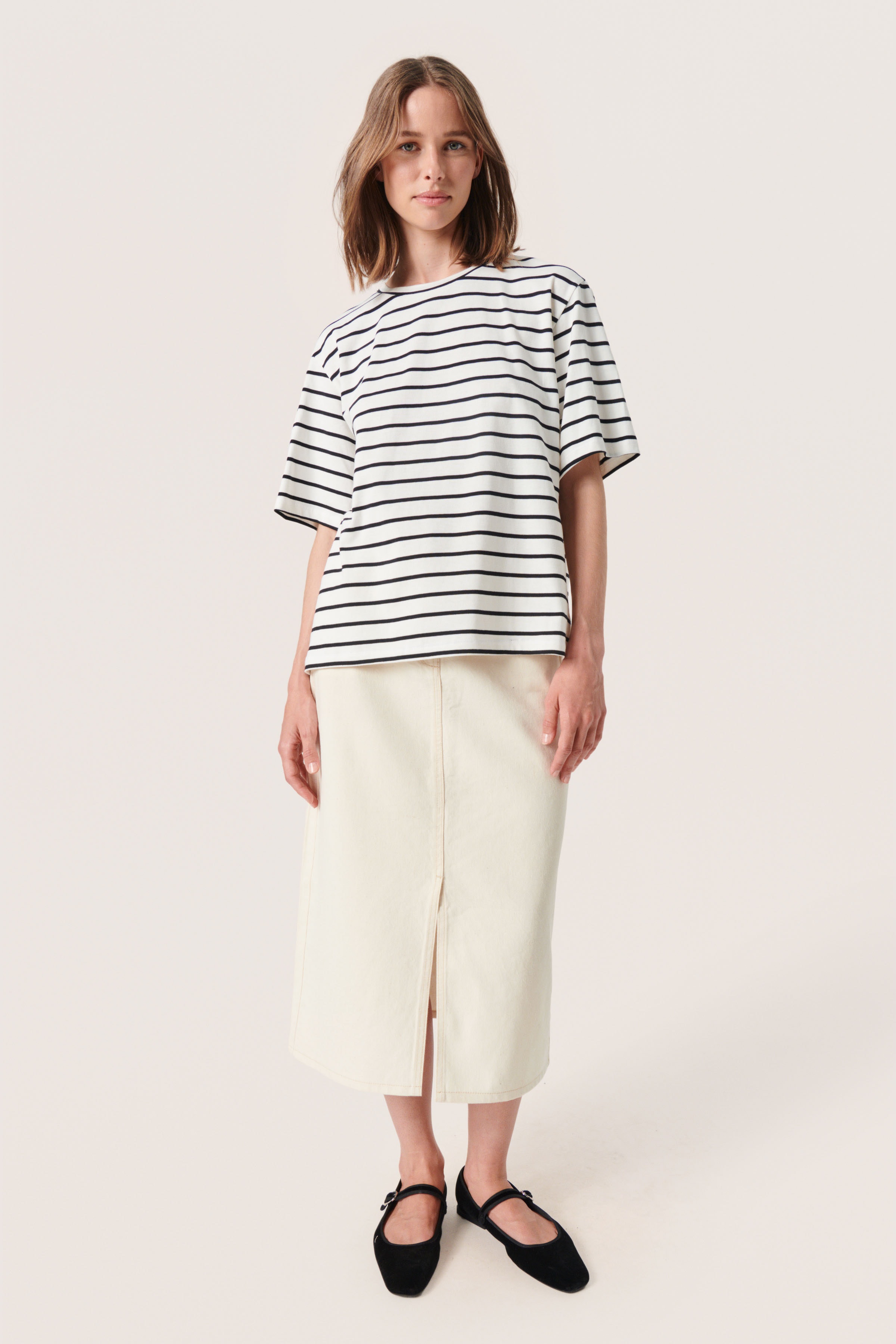 SLNeo T-shirt LOOKBOOK FRONT 30407125-301916
