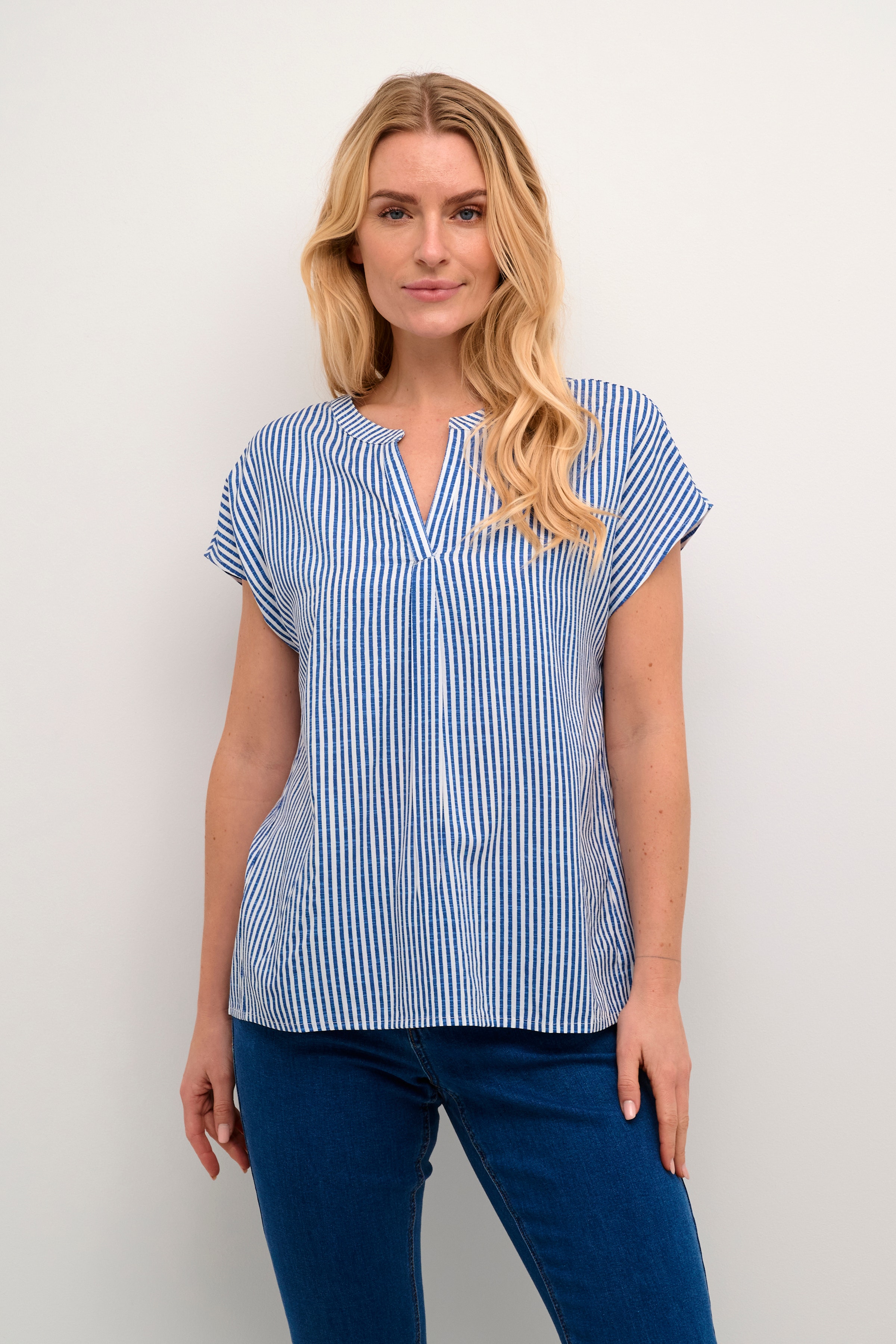 CRTiah Bluse LOOKBOOK FRONT 10611288-104155