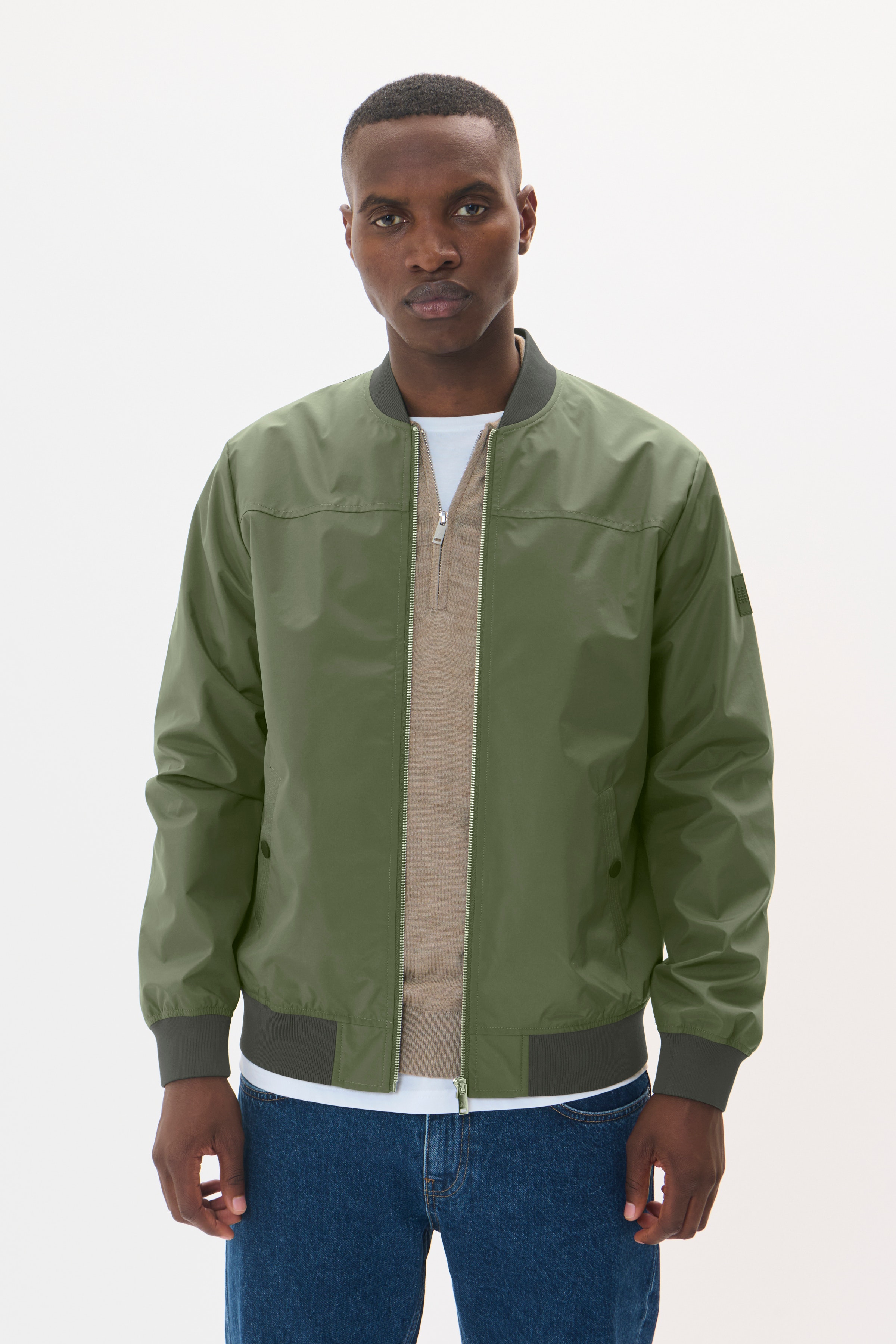 MAclay Bomber Jacket LOOKBOOK FRONT 30205869-190309