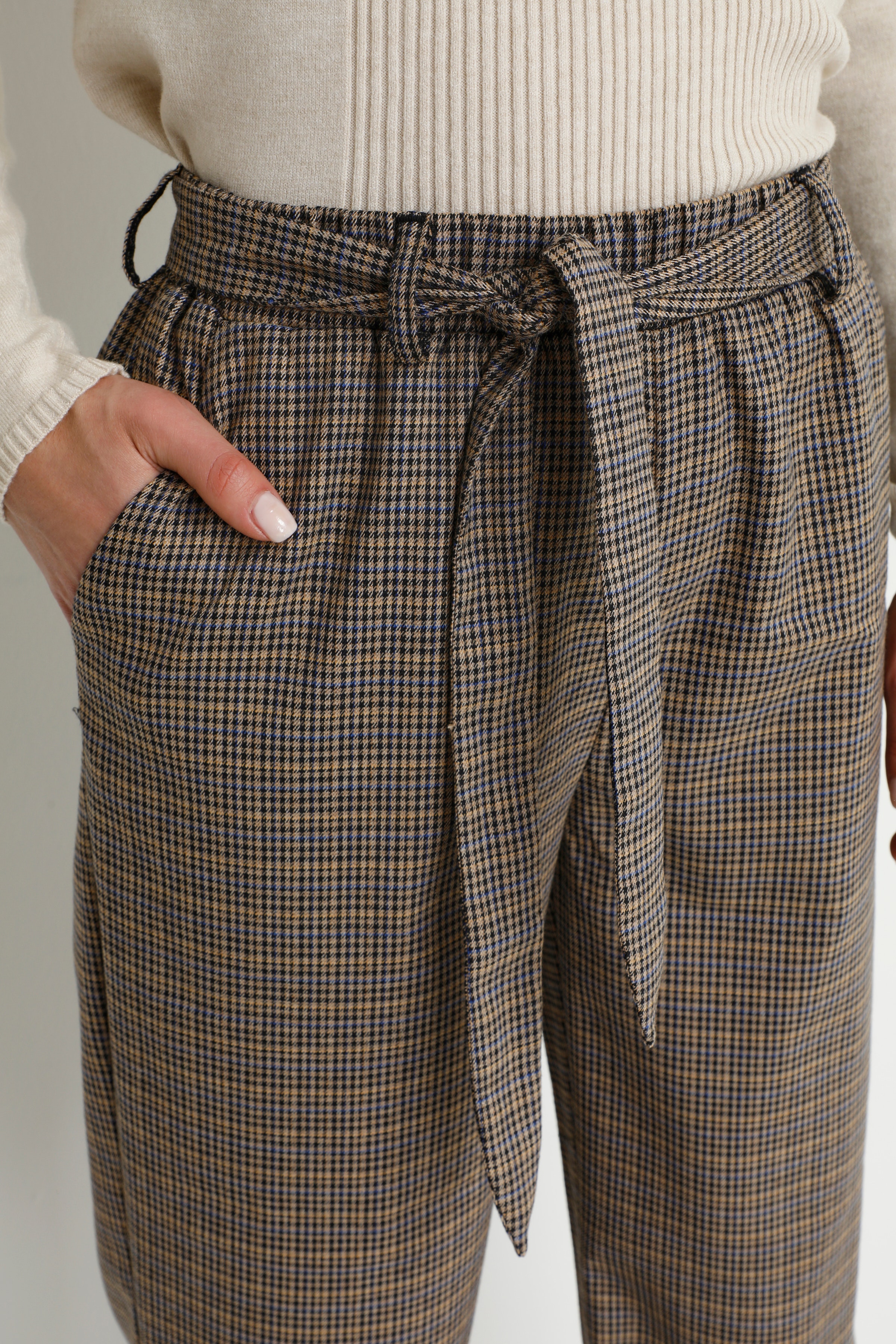 CRChekia Trousers LOOKBOOK DETAIL 10610557-103300
