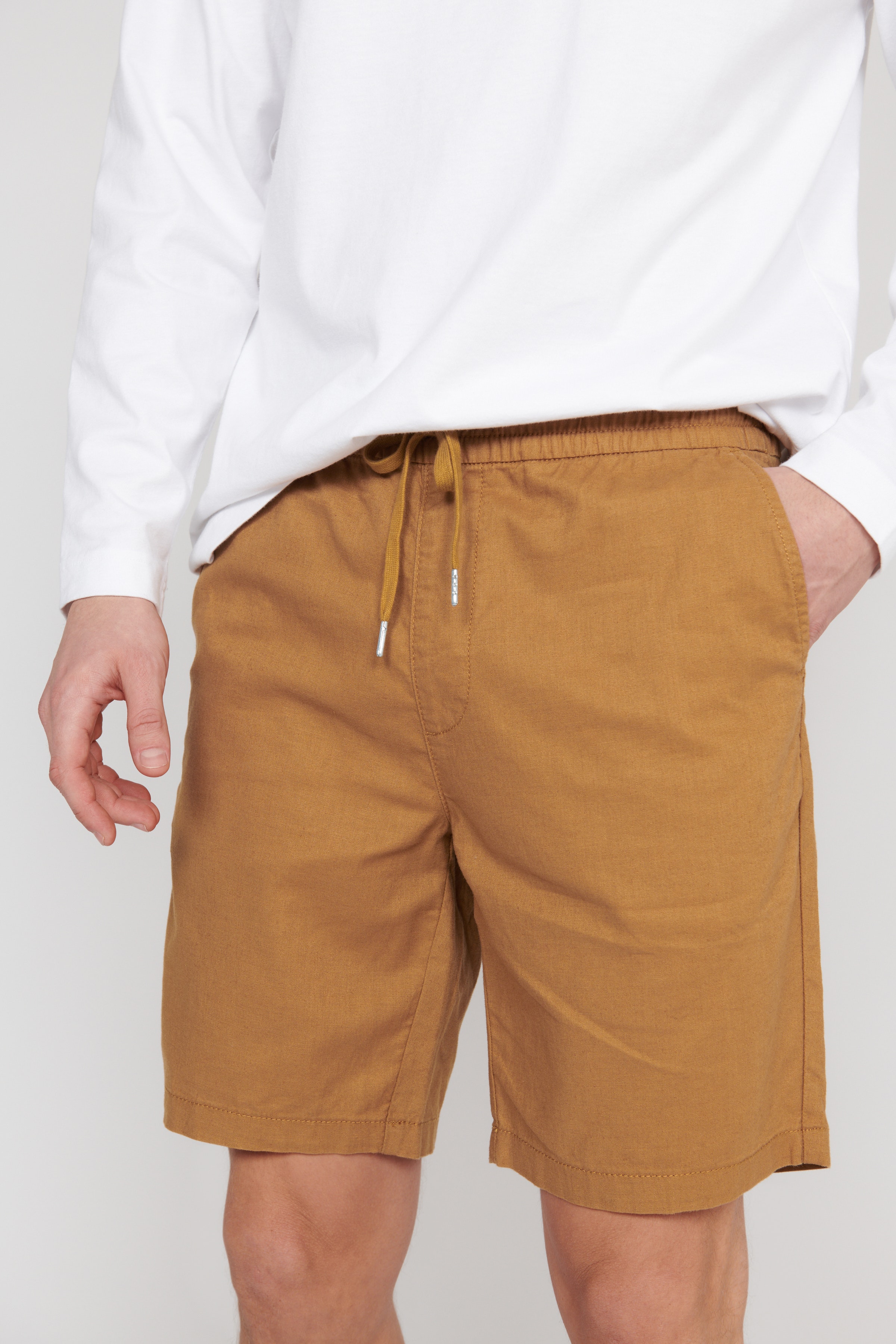 MAbarton linshorts LOCATION NONE 30206032-171128