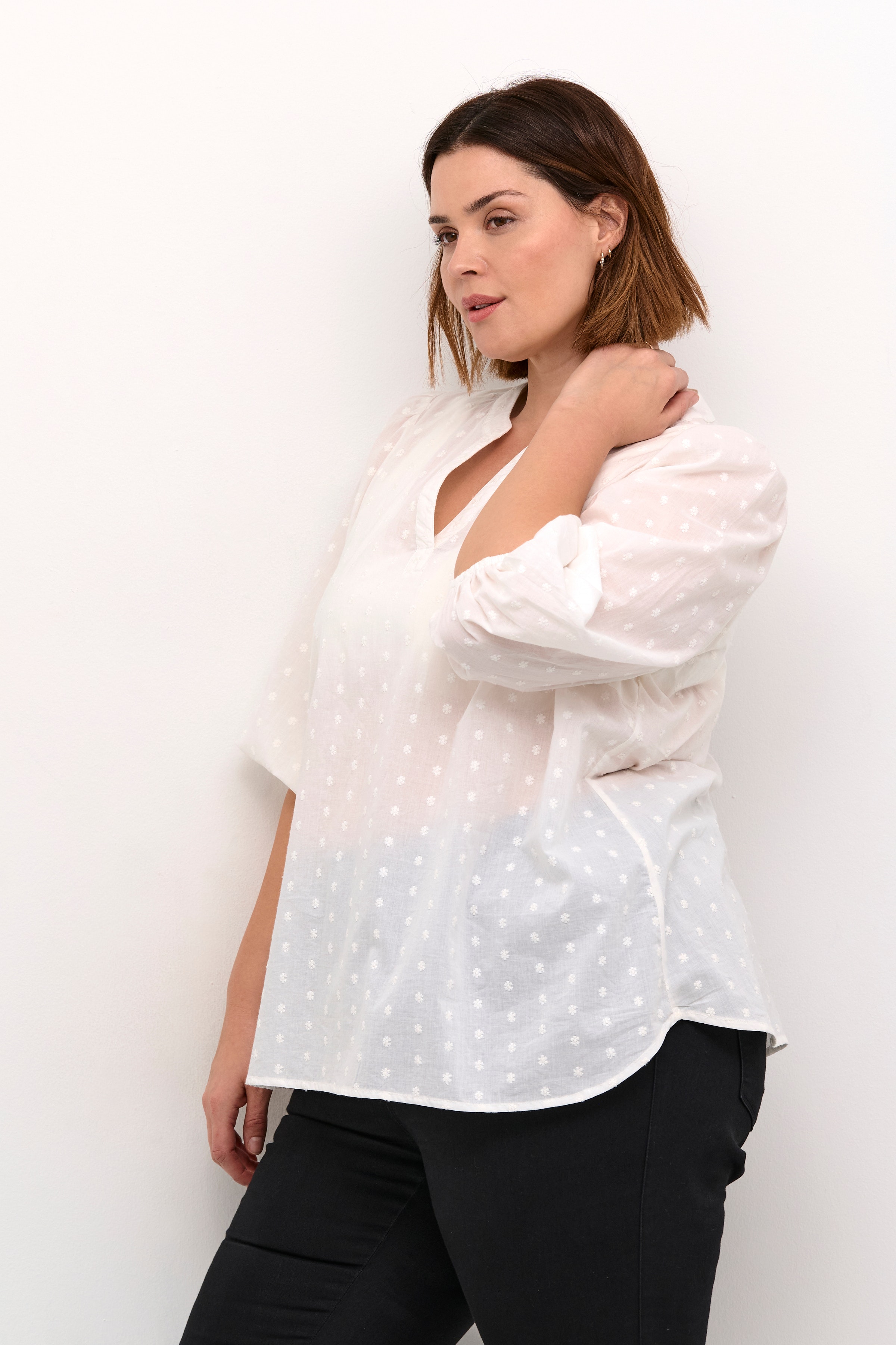 KCjolana Blouse LOOKBOOK FRONT 10582206-106922